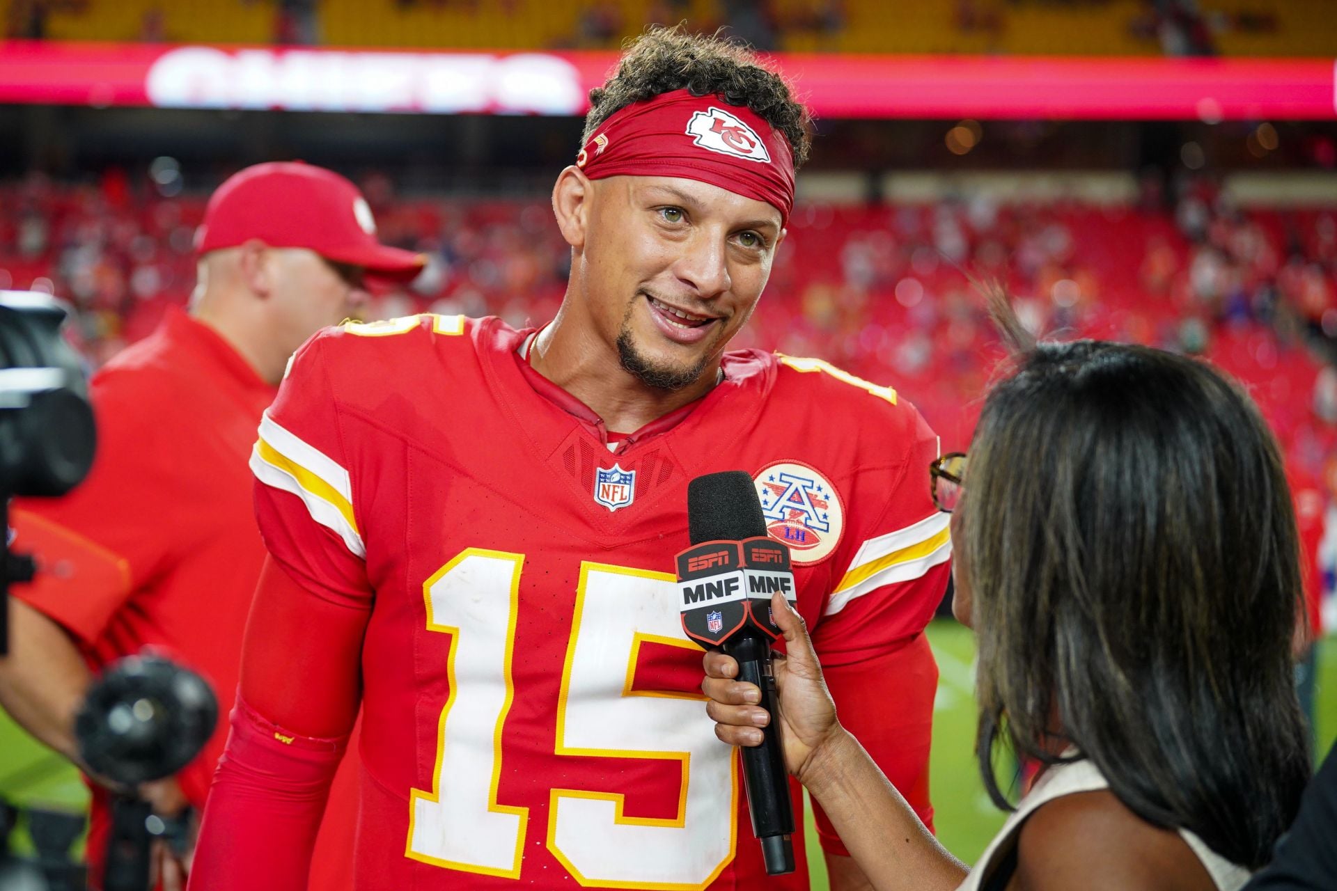 "He seriously cannot dress," "Looks ridiculous": NFL fans mock Patrick Mahomes' "organ grinder" pregame outfit for Chiefs vs. Raiders clash