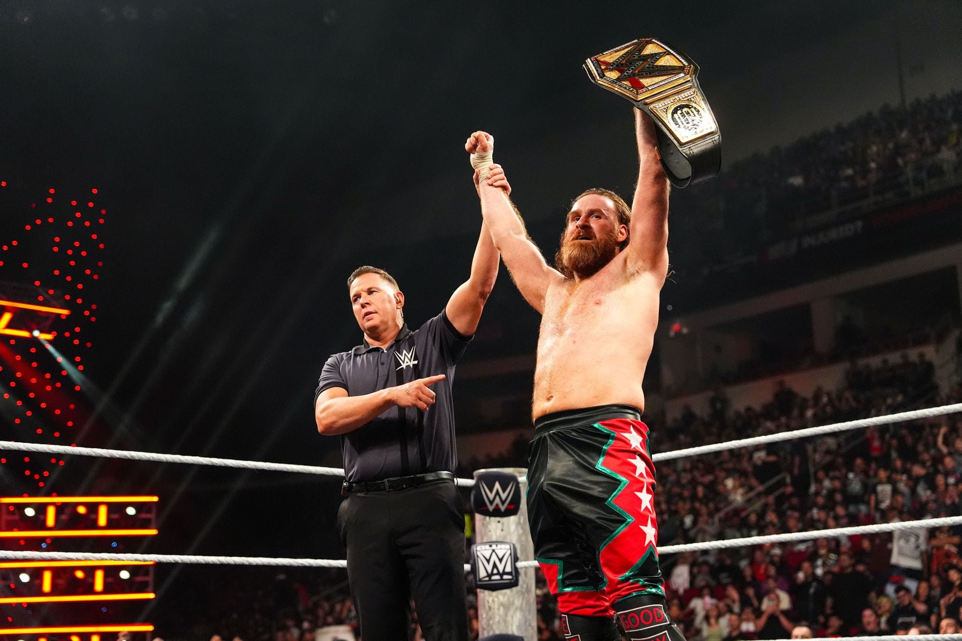 2 Reasons why Sami Zayn should get a win over Roman Reigns at WWE Crown Jewel, and 2 reasons why he shouldn't
