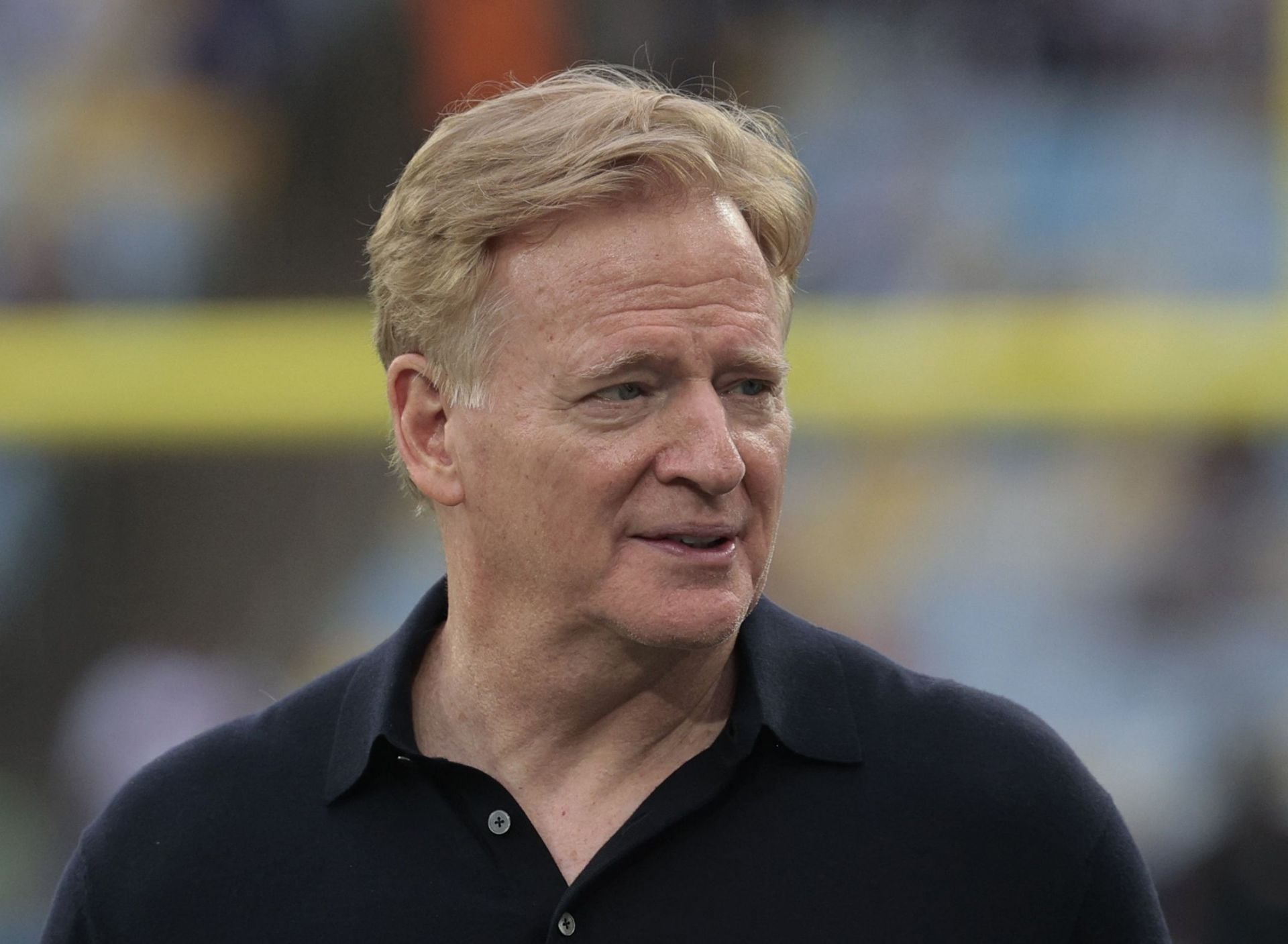 “Billionaires protecting billionaires” “No accountability”: NFL fans call out Roger Goodell’s “terrible answer” on Steve Tisch’s league involvement