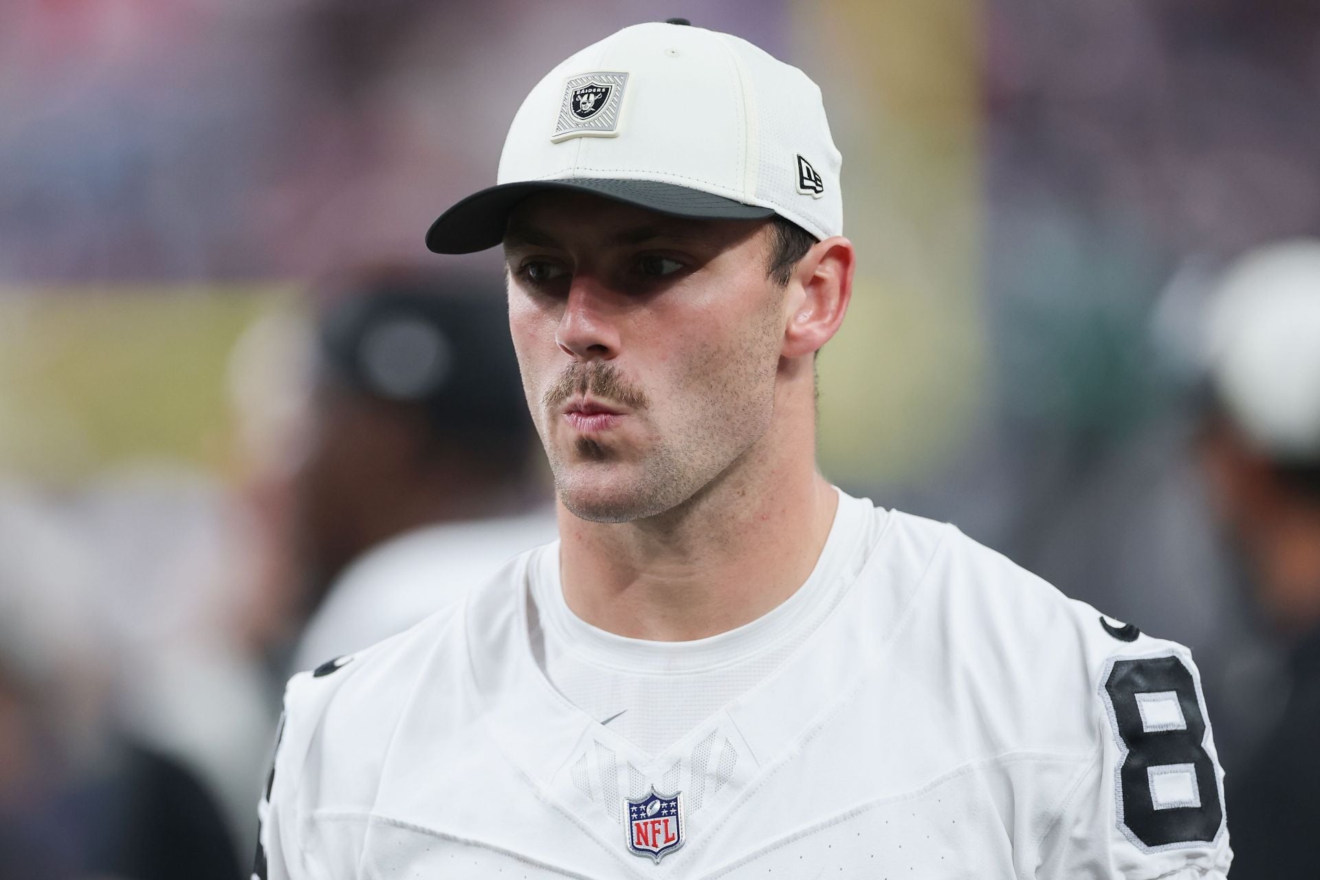 "Always something going on with him" "Early excuse to pull him": NFL fans react to Brock Bowers playing with the flu against Chiefs