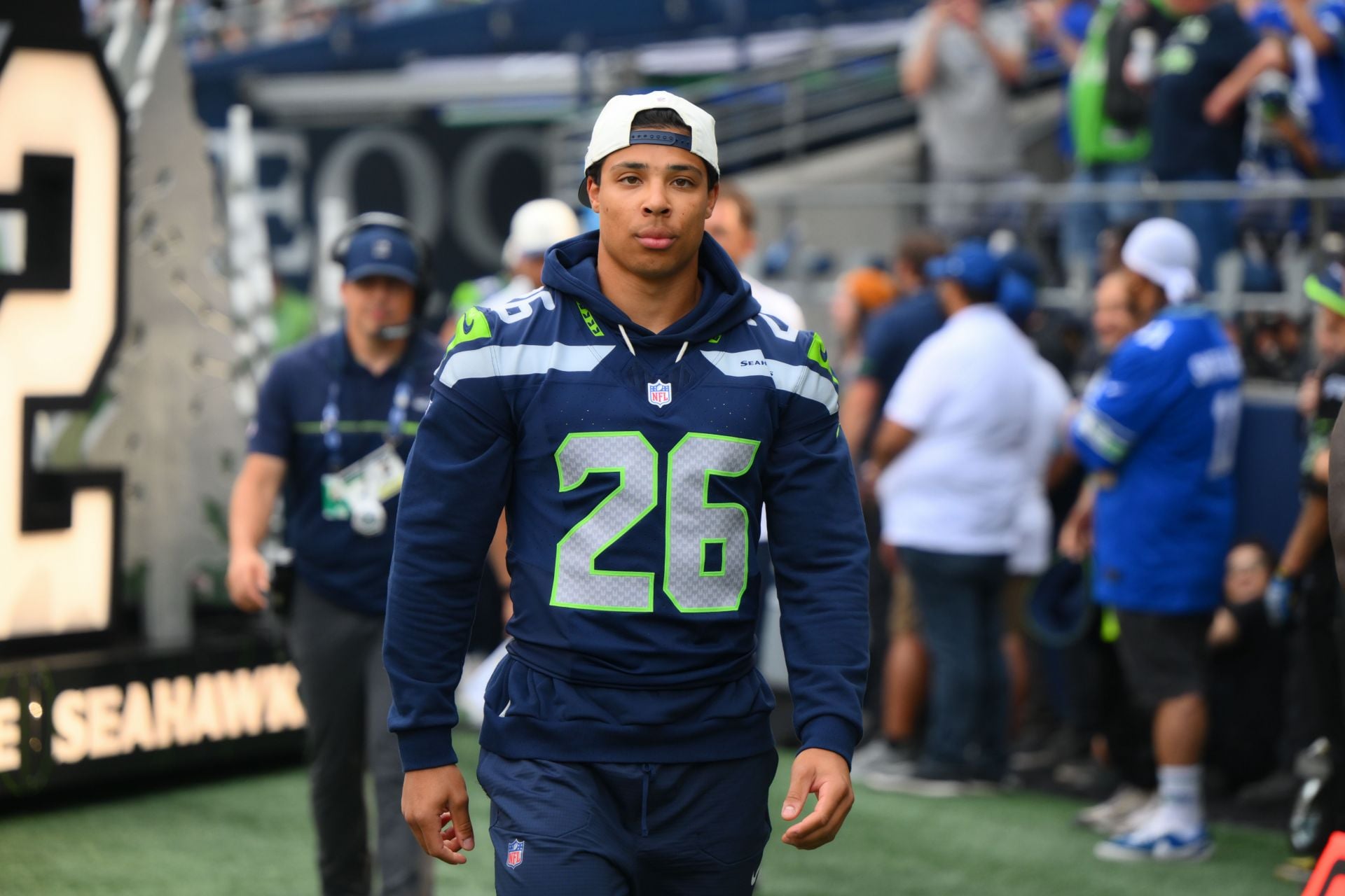 "Ian Rapoport & John Schneider are very close": Russell Wilson's ex-teammate suspects deeper issues after Zach Charbonnet being ruled out before SNF