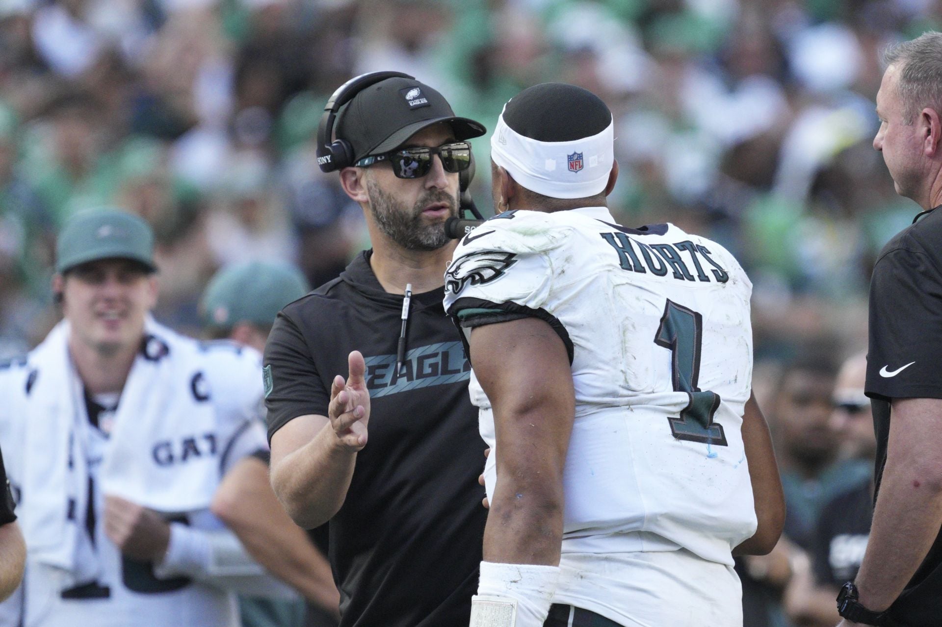 “Terrible answer”: NFL fans call out Jalen Hurts for throwing Nick Sirianni “under the bus” after Eagles’ embarrassing loss