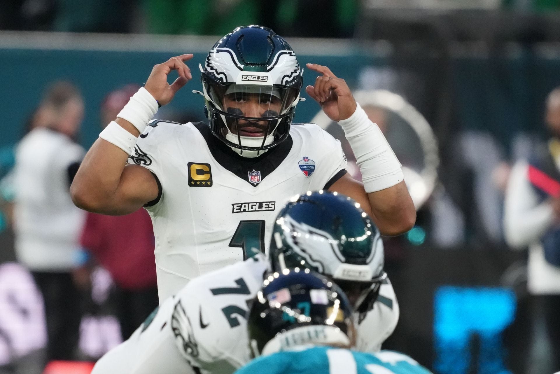 “He’s got to sue the Eagles.” “Insane”: NFL fans shocked over what Jalen Hurts went through before facing Jags on TNF
