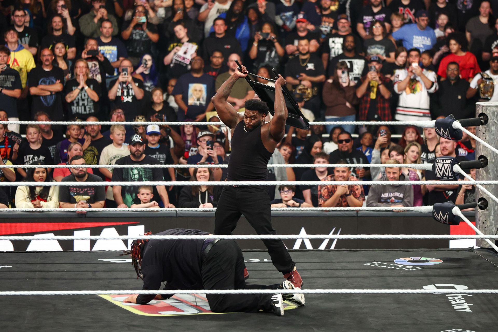 5 Potential Endings to WWE RAW Before Money in the Bank
