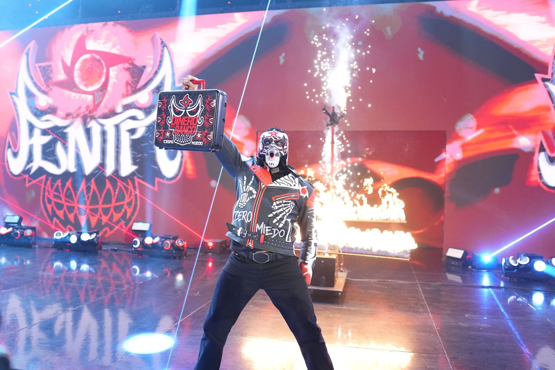 3 Things that could happen if Penta cashes in on Roman Reigns
