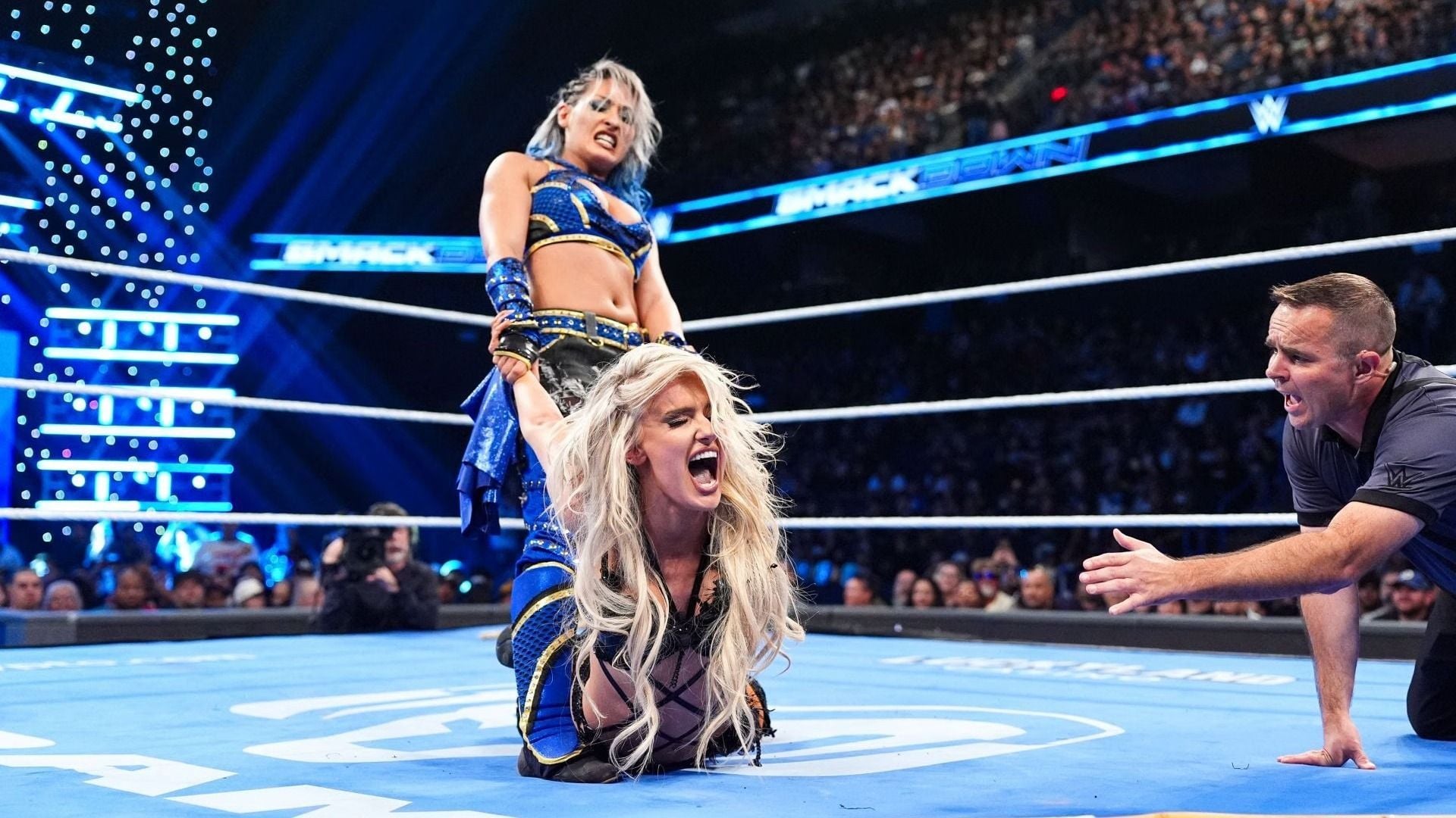 Mastermind behind Blake Monroe and Giulia's insane SmackDown match ...