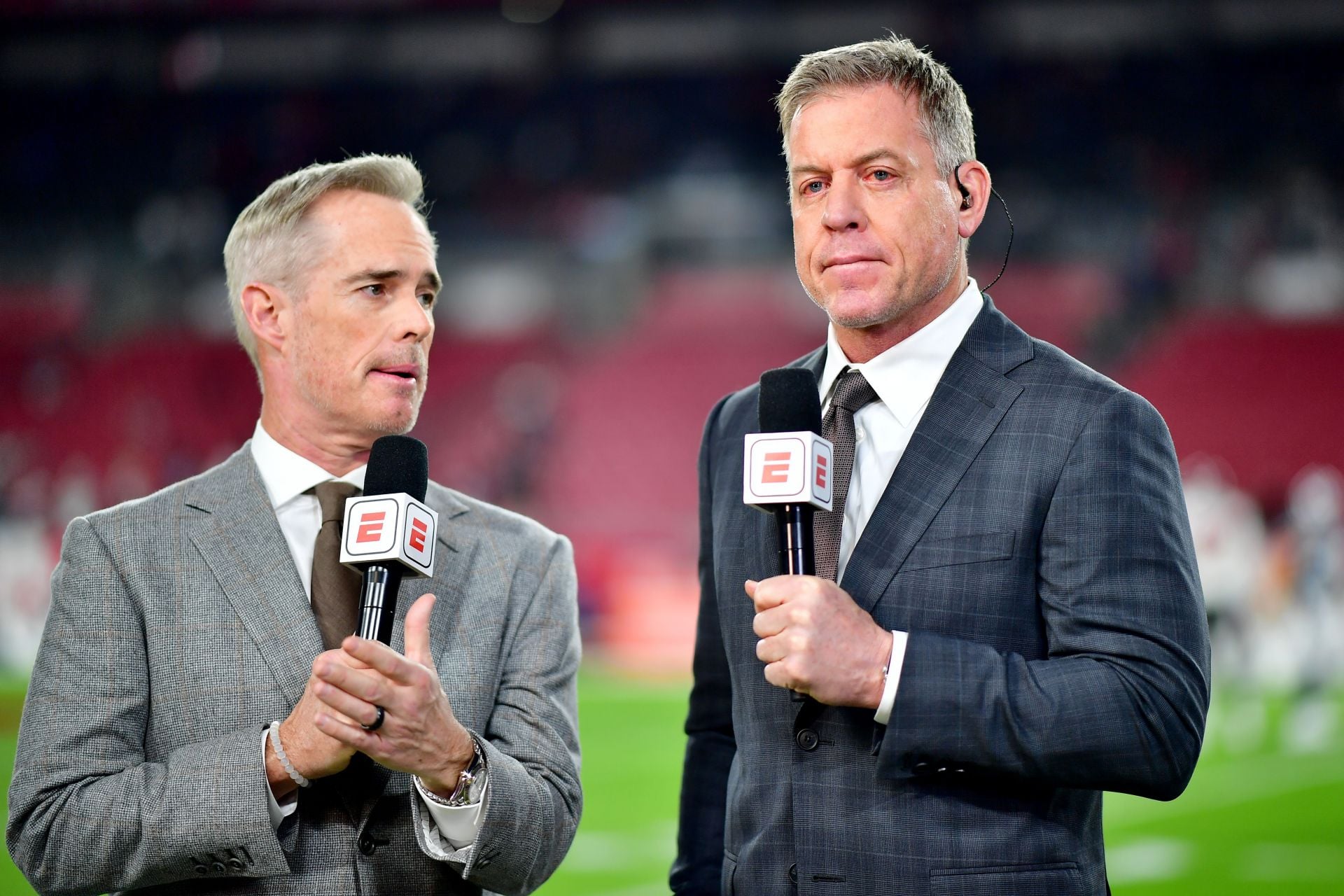 "Troy Aikman looks angry," "He doesn't wanna be there": NFL fans react to ESPN analyst's pregame moment with Joe Buck amid contract standoff