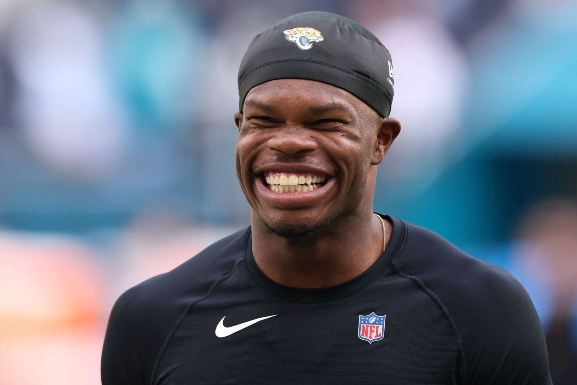 "They never take accountability": NFL fans rip "crybaby" Travis Hunter for complaining after being flagged for DPI on Dontayvion Wicks