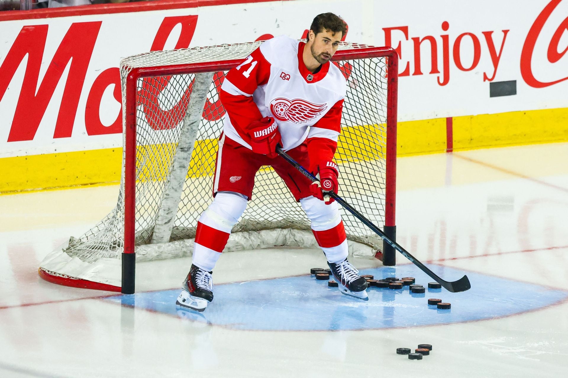 "They fixing his no trade list?": NHL fans react as Dylan Larkin misses Red Wings practice for "maintenance day"