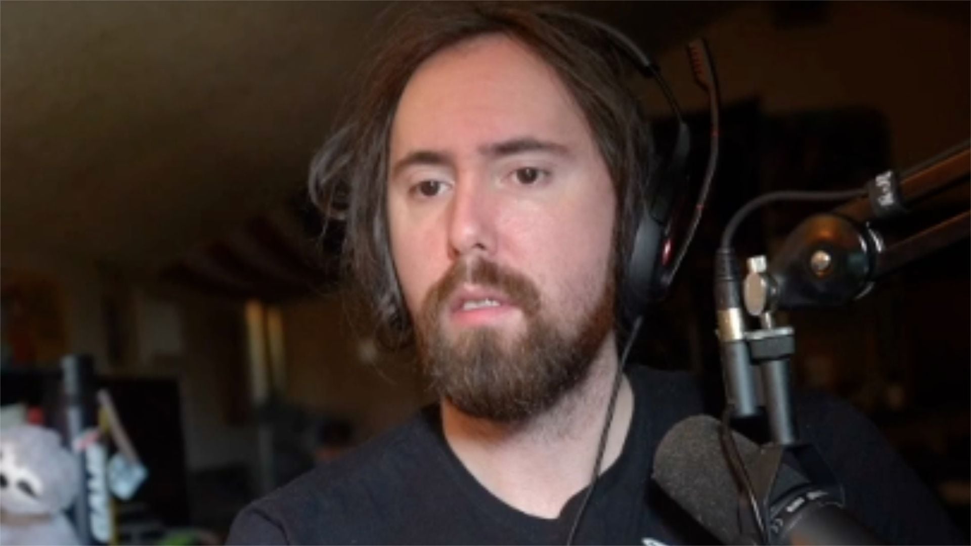"Person who is ripe to take advantage of": Asmongold says "there's no shame" if Kai Cenat hires a tutor to get better at reading