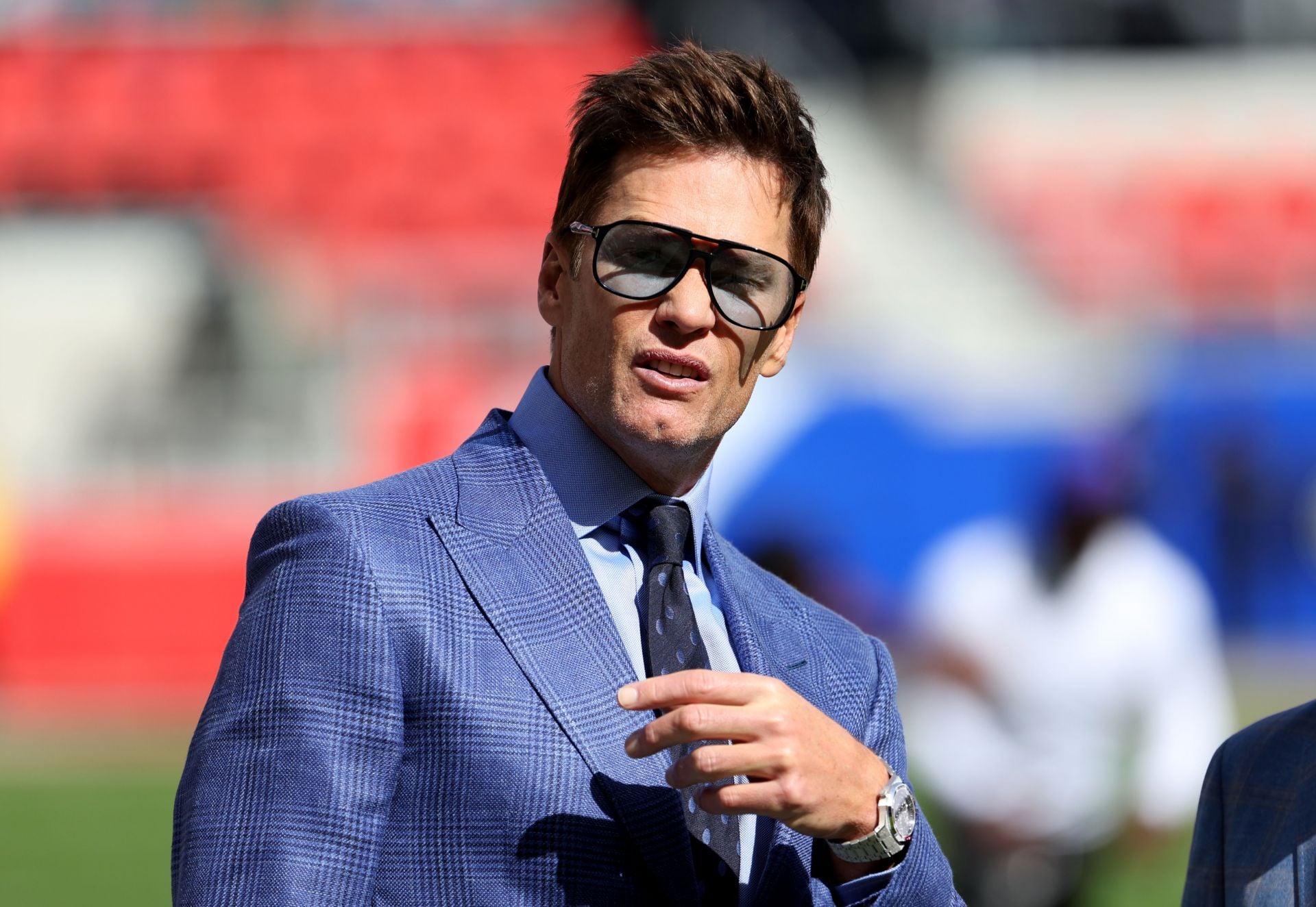 "Tom Brady hates Sam Darnold," "Worst announcer of all time": NFL fans rip Fox analyst for suggesting Seahawks QB was “acting” after Dre Greenlaw hit