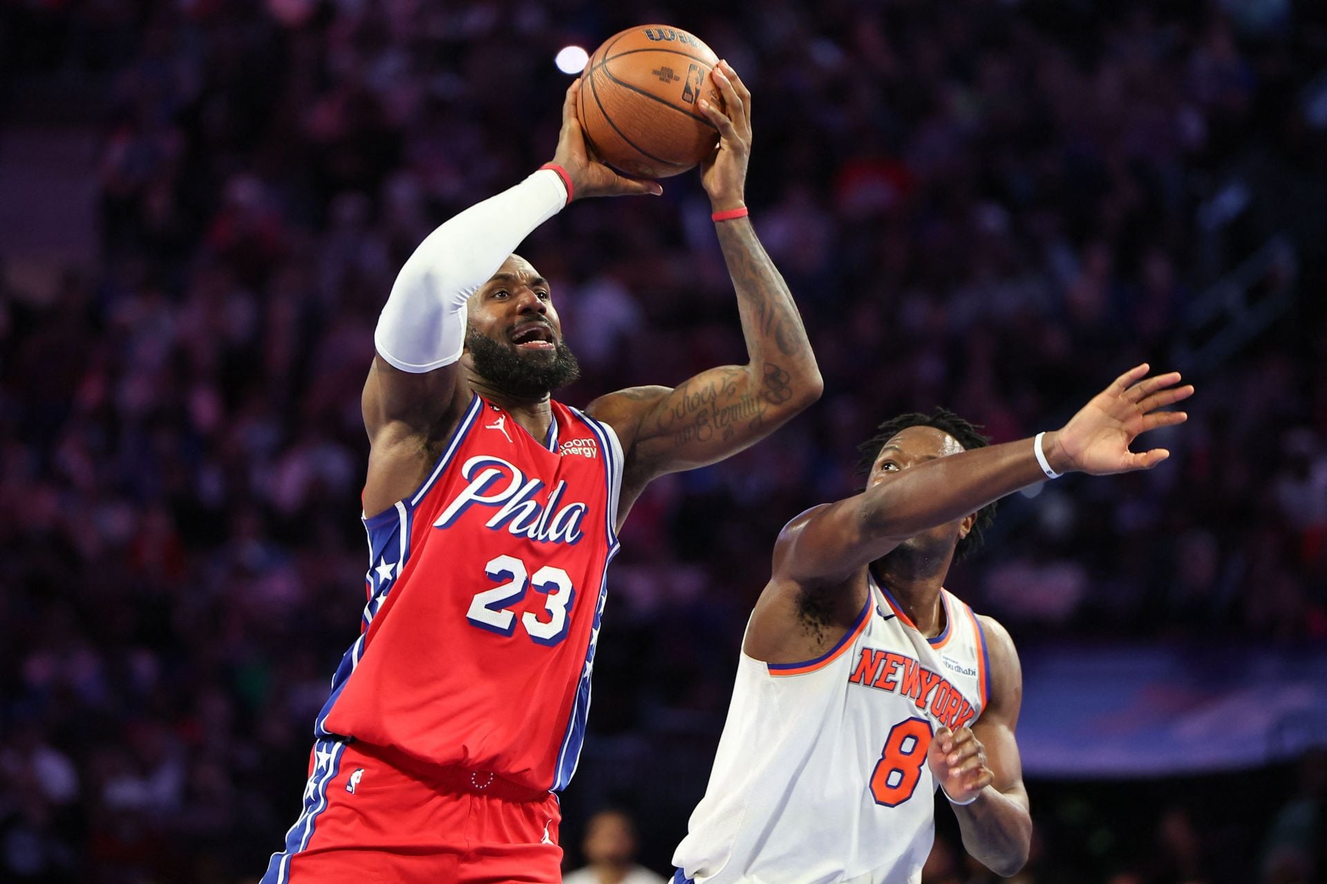 “Where is All Them LeBron James Washed Clips at Now?”: NBA World Bows Down to “King James” After Clutch Bucket Leads Sixers Past Knicks in NBA Cup