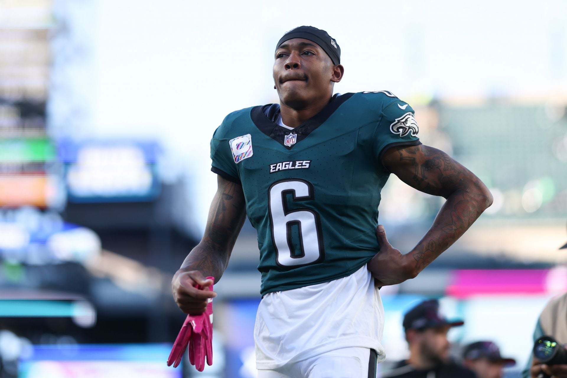 “Eagles' season is over,” “He wants to tank”: NFL fans react to Nick Sirianni’s potential plan to shut down DeVonta Smith