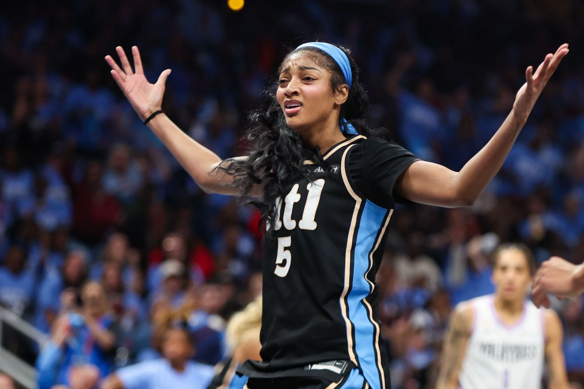 "Kaila owns Angel", "This looks like flirting" - WNBA Fans Hit Frenzy As Kaila Charles Getting Under Angel Reese’s Skin Triggers Dream Star