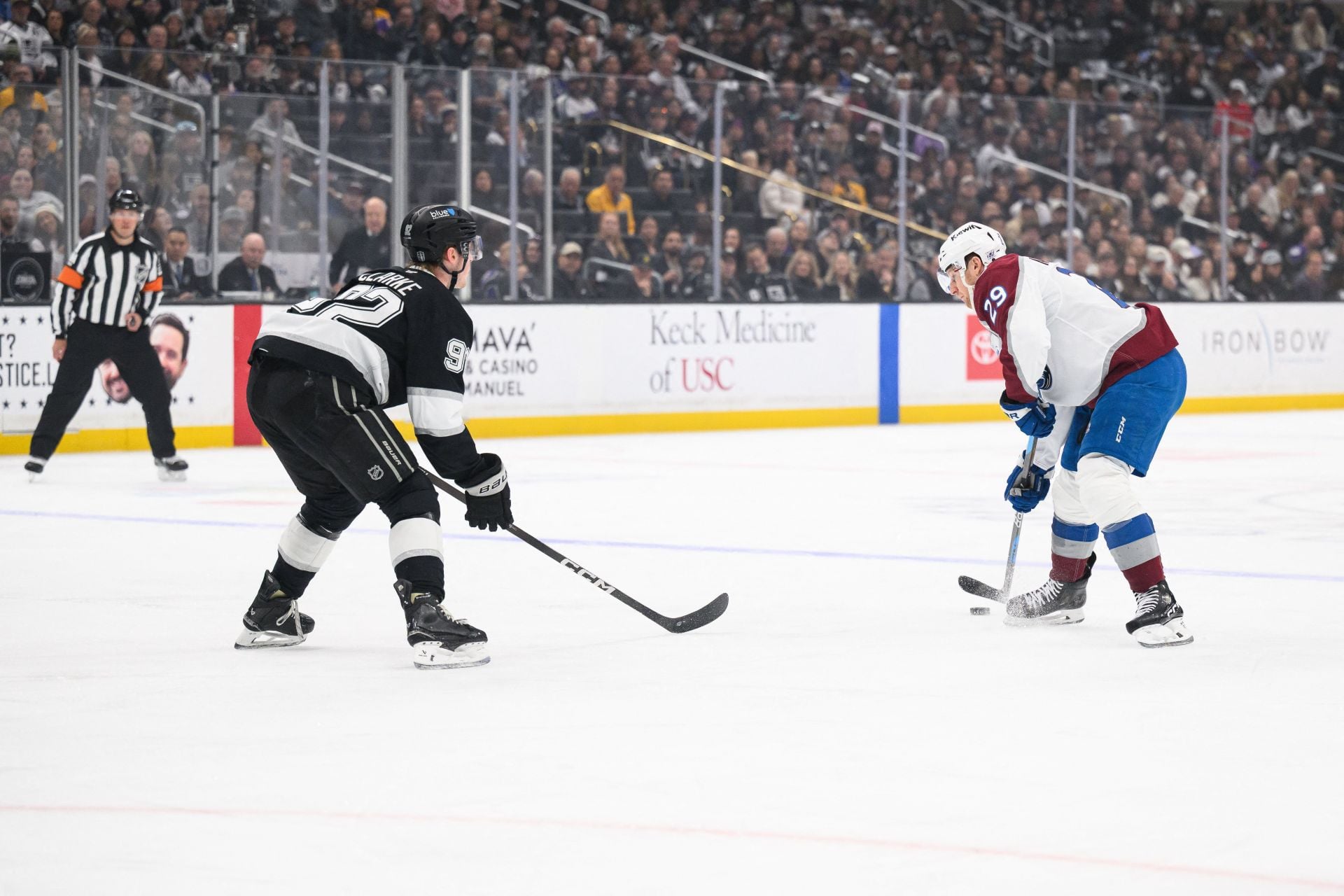 [WATCH] Nathan MacKinnon lays a beating on Brandt Clarke in his first fight in 642 days