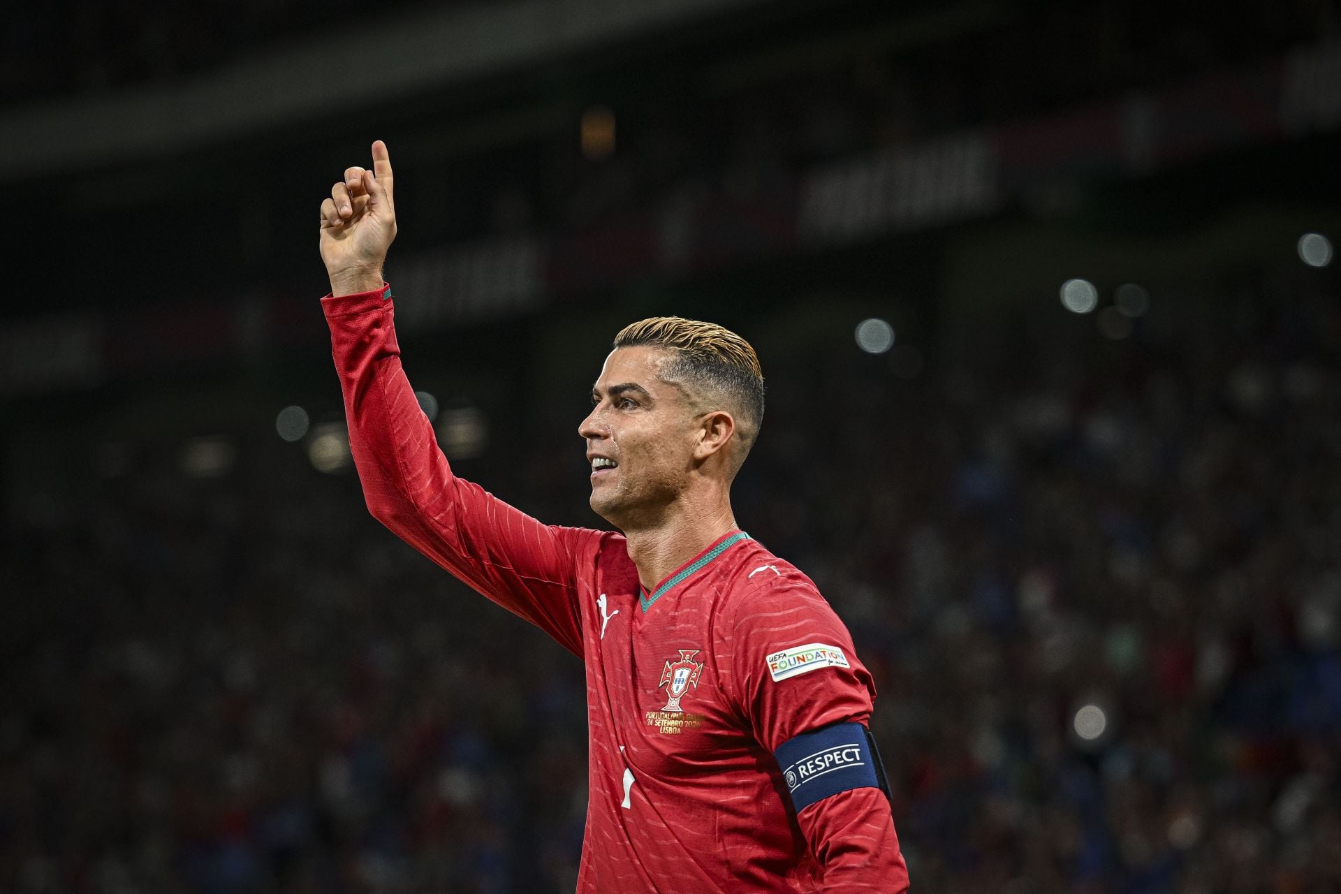 "Every football fan feels sad for Cristiano Ronaldo" - Former Barcelona star claims Portugal talisman 'deserves better' after squad exit