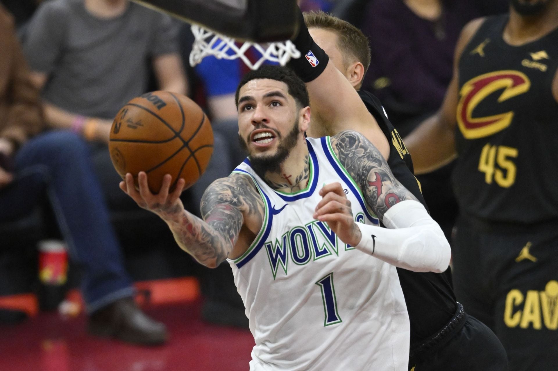 "The Most Big Brother Tweet of All Time Lol": NBA Fans in Splits as Lonzo Ball Approves Anthony Edwards Cussing LaMelo Ball After Missing Clutch FT 