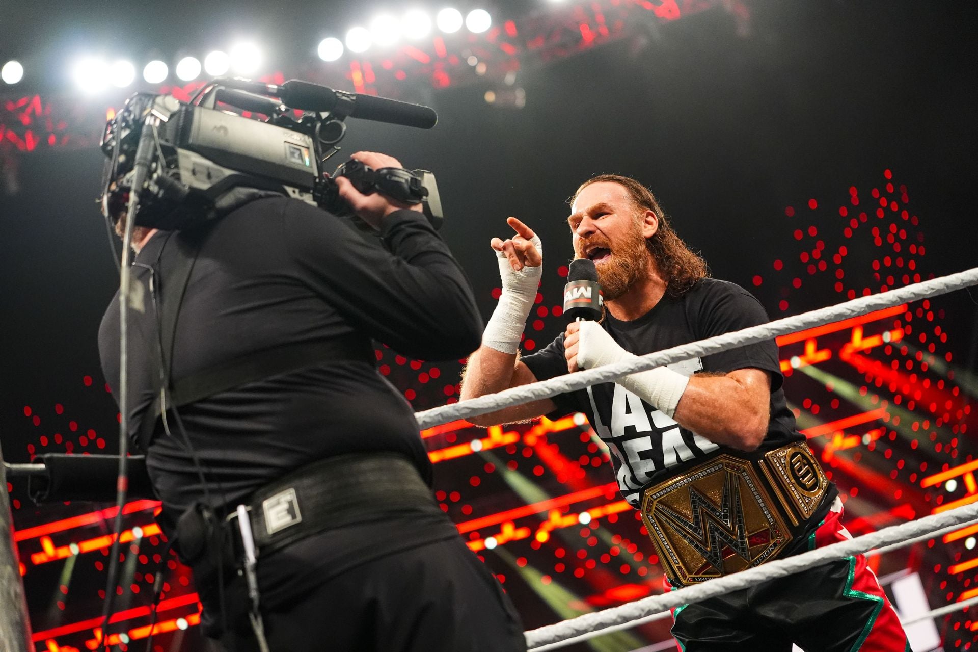 Sami Zayn upset before WWE title match on SmackDown