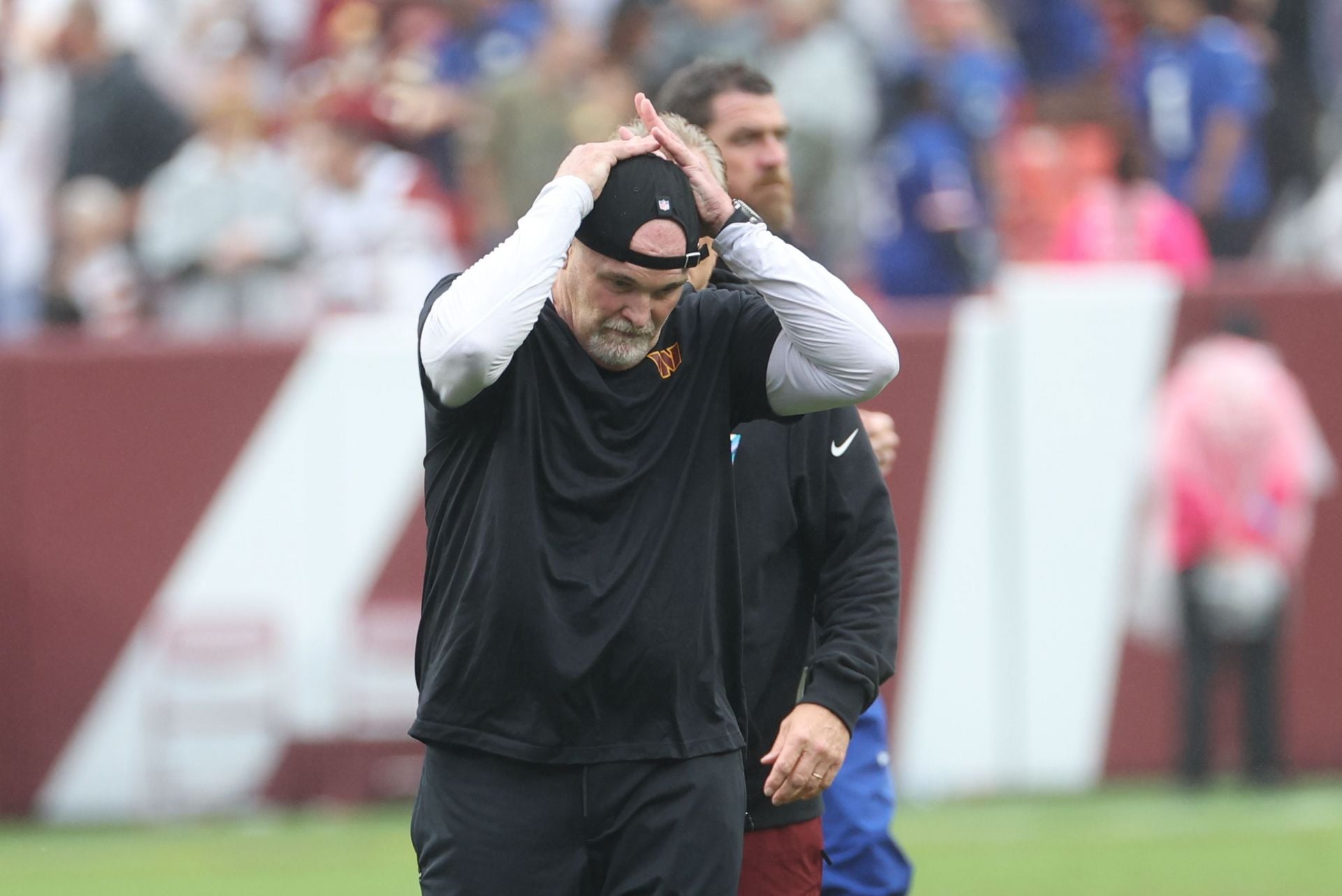 "Worst coach ever," "Fire him tonight": NFL fans rip Dan Quinn for being clueless about Commanders 4th down play 