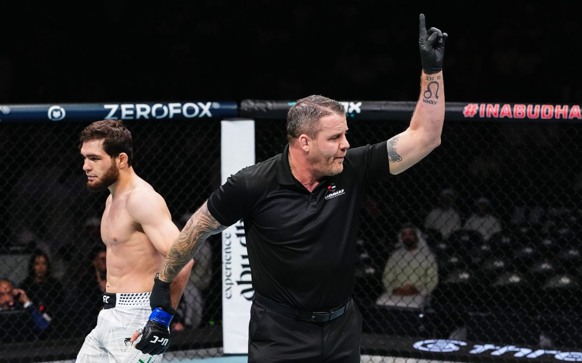 "Learn something Herb Dean" - Fans applaud Marc Goddard after he immediately takes a point from UFC Abu Dhabi fighter for illegal shots