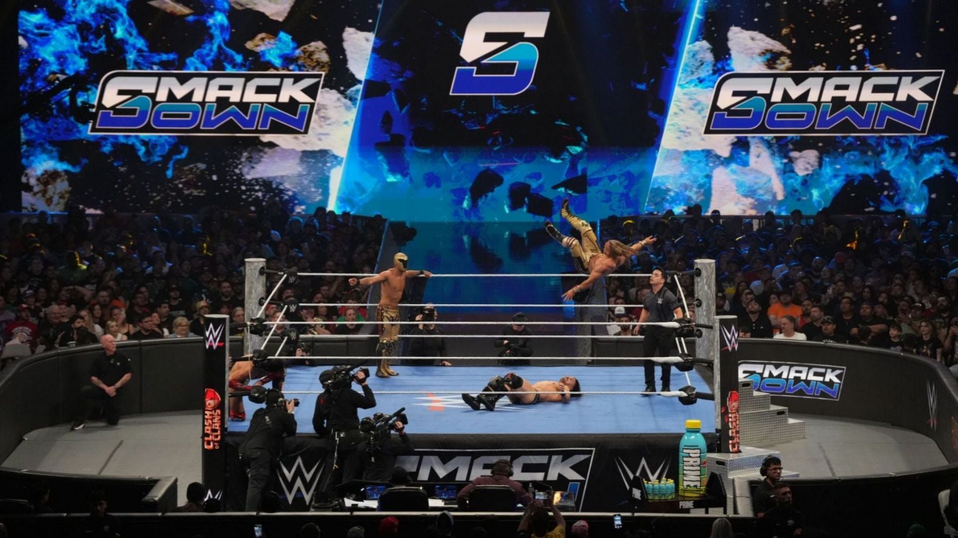 Legendary tag team shockingly reunites in impromptu WWE SmackDown main event