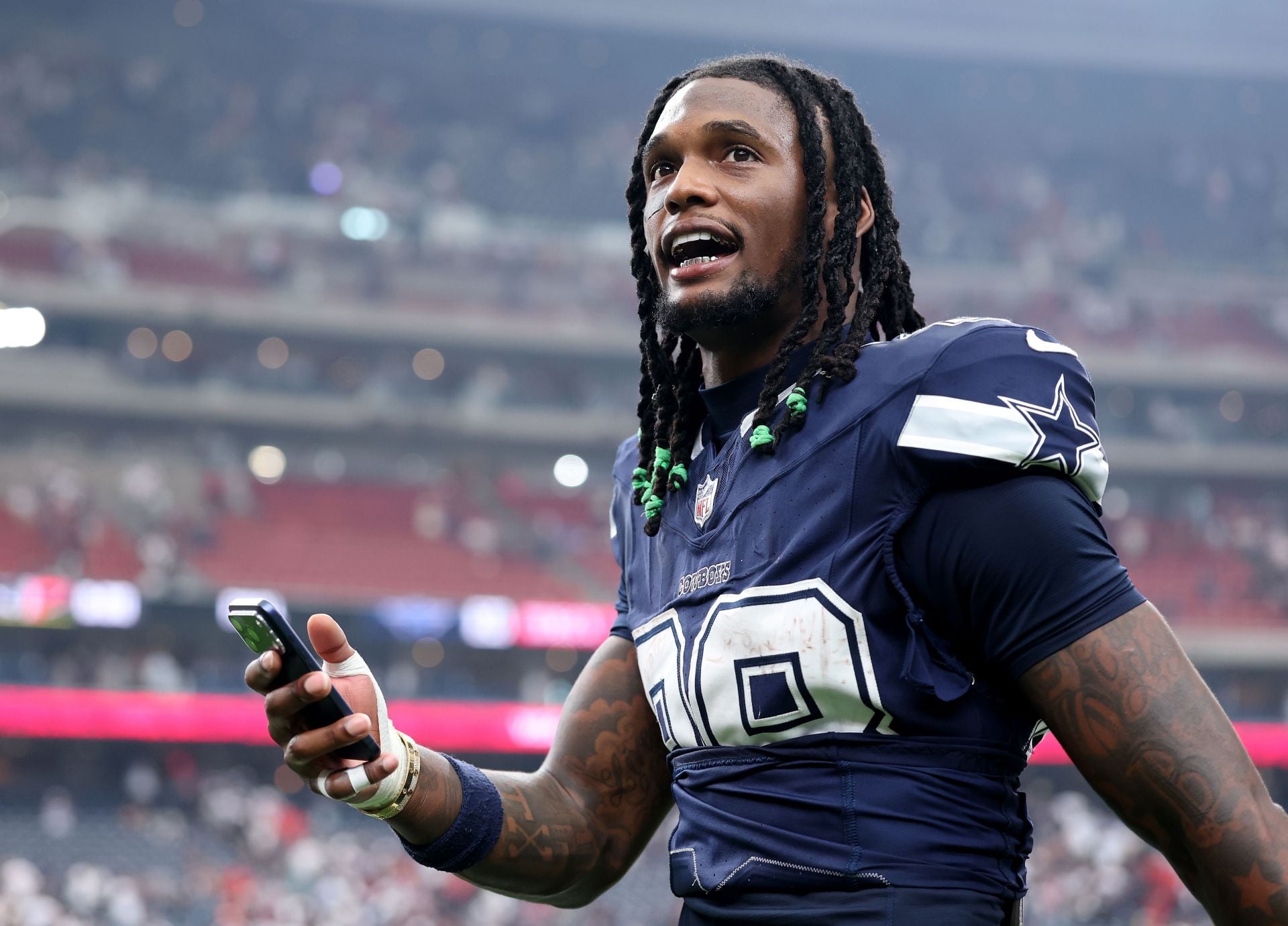 "Dude doesn't care about nothing," "Dez Bryant would never": NFL fans rip CeeDee Lamb for "laughing" with Packers players after Cowboys' loss