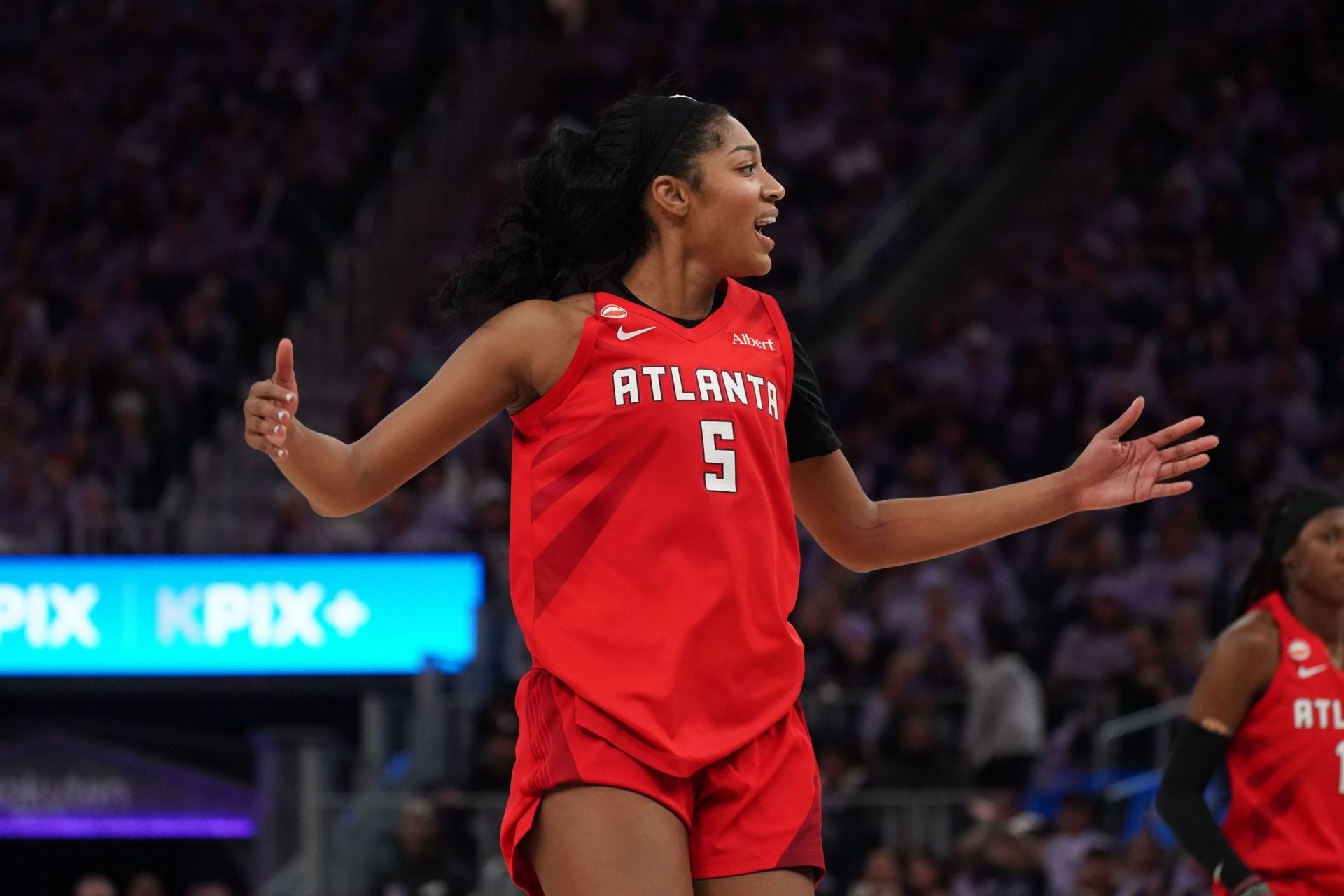 "Emotional Maturity of an 11-Year-Old": WNBA Fans Rip Angel Reese For Walking Out Mid-Play On Her Team After They Don't Pass the Ball to Her 