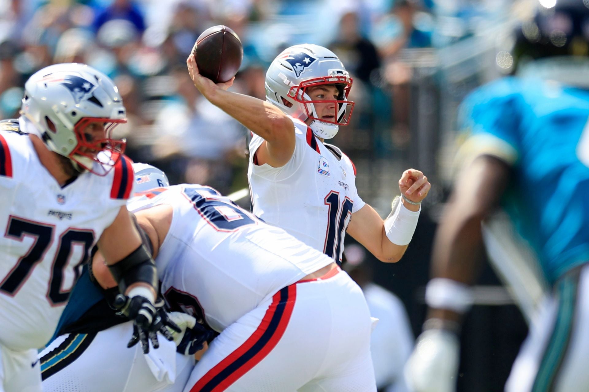 “Really about poor decision making”: NFL insider reveals Patriots’ stance on Mike Vrabel’s plan of dumbing down offense for Drake Maye