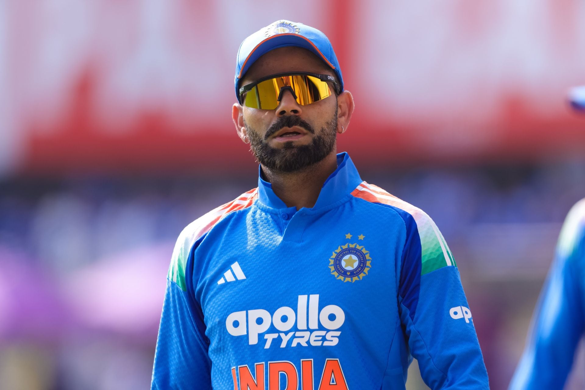 Virat Kohli tries to pacify raucous fans after landing in Auckland ahead of NZ vs IND 2026 ODIs [Watch]