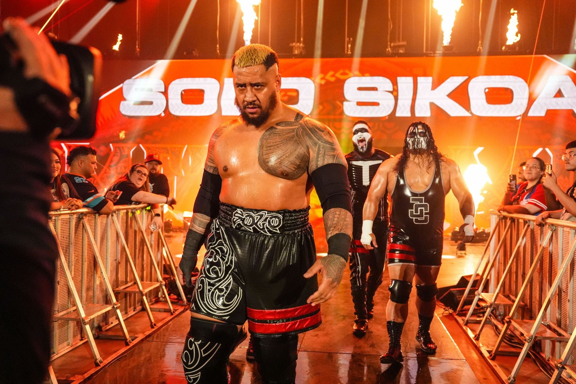 3 signs Solo Sikoa will betray The Bloodline on next week’s WWE RAW