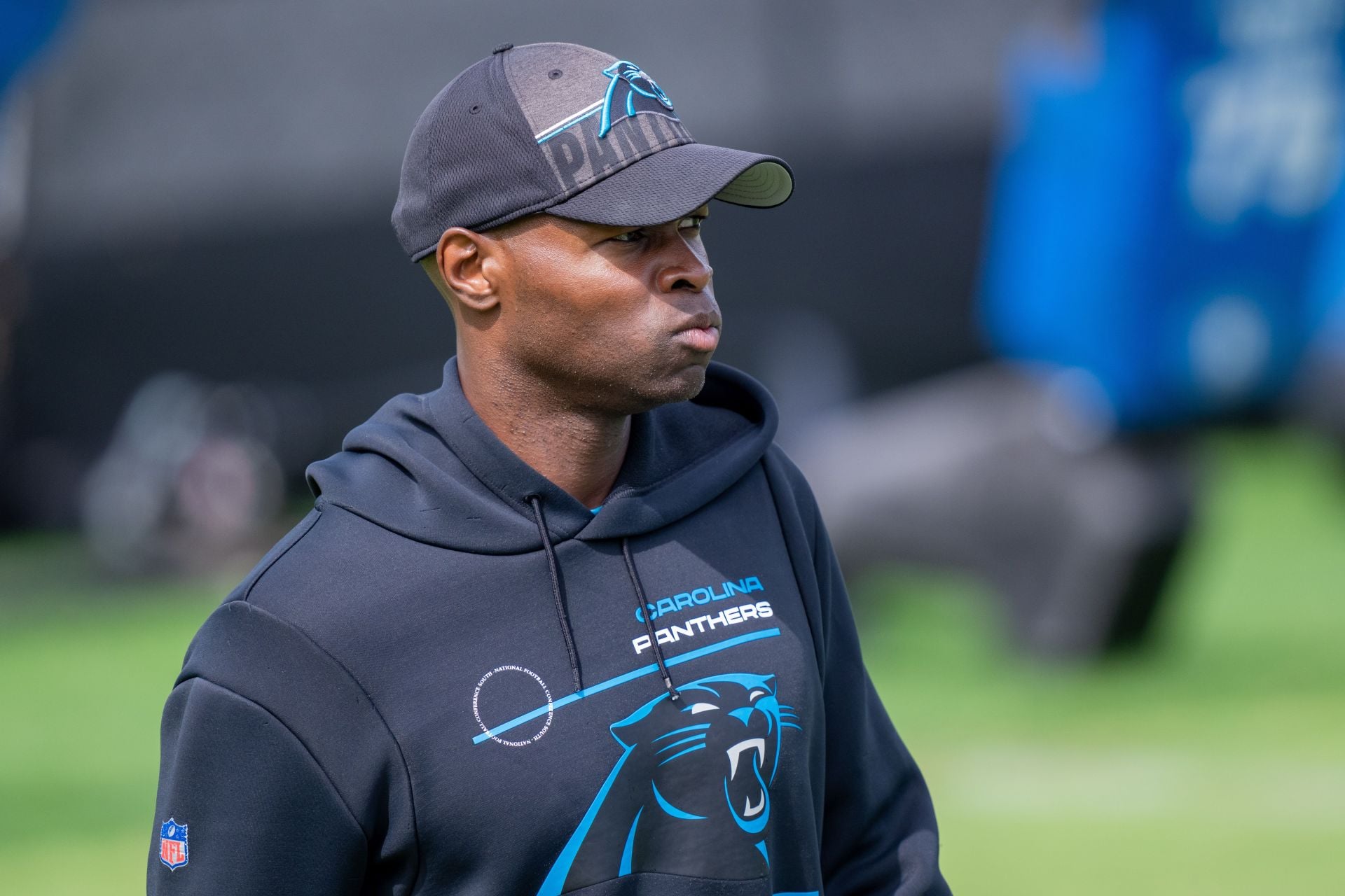 “Good decision but Dave Canales was flat out atrocious” “Scapegoat”: NFL fans split over Panthers firing DC Ejiro Evero after TNF loss