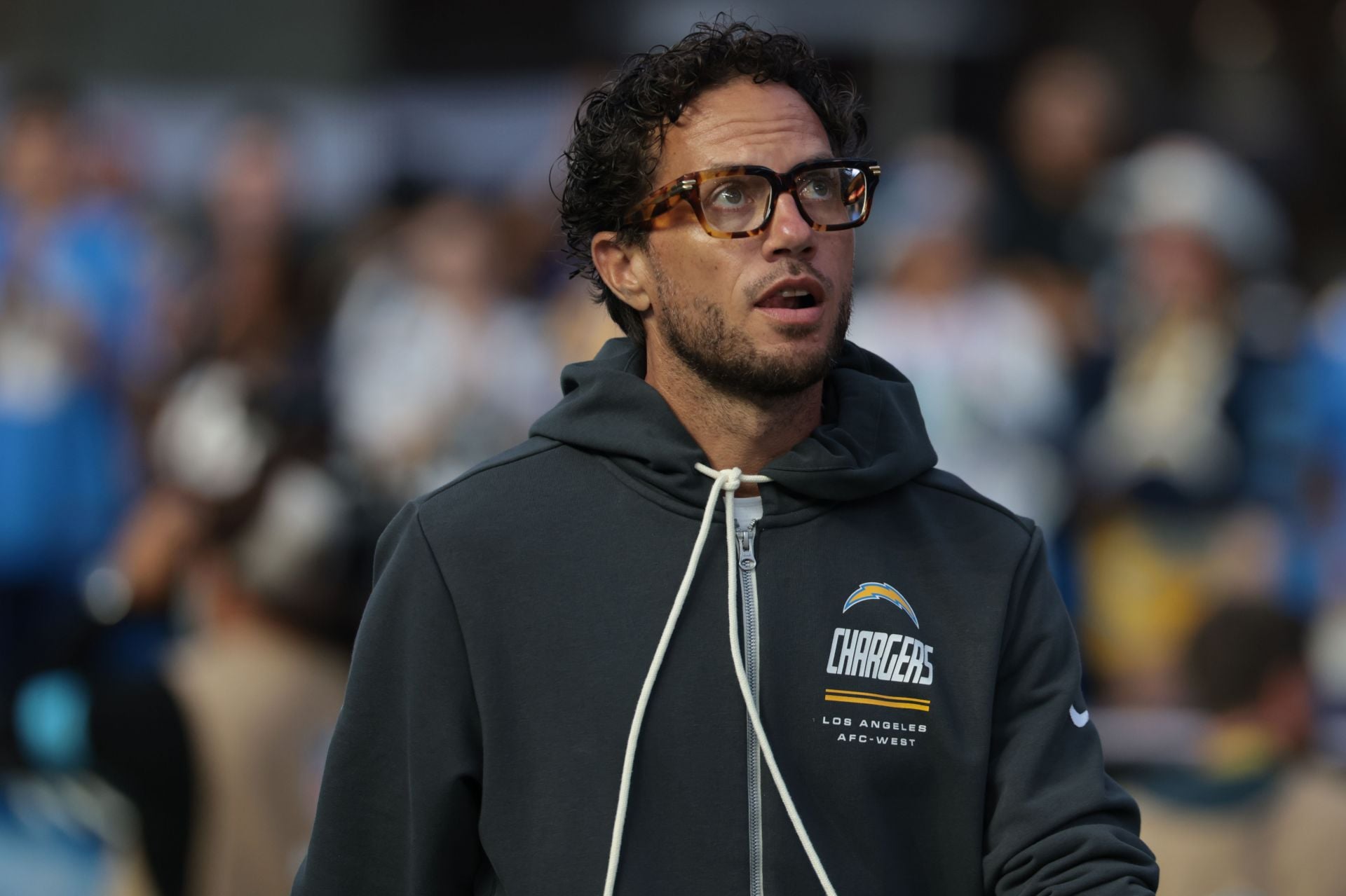 “Is this a threat?” “2 Miami failures”: NFL fans react to Mike McDaniel potentially being replaced by former head coach as Chargers OC