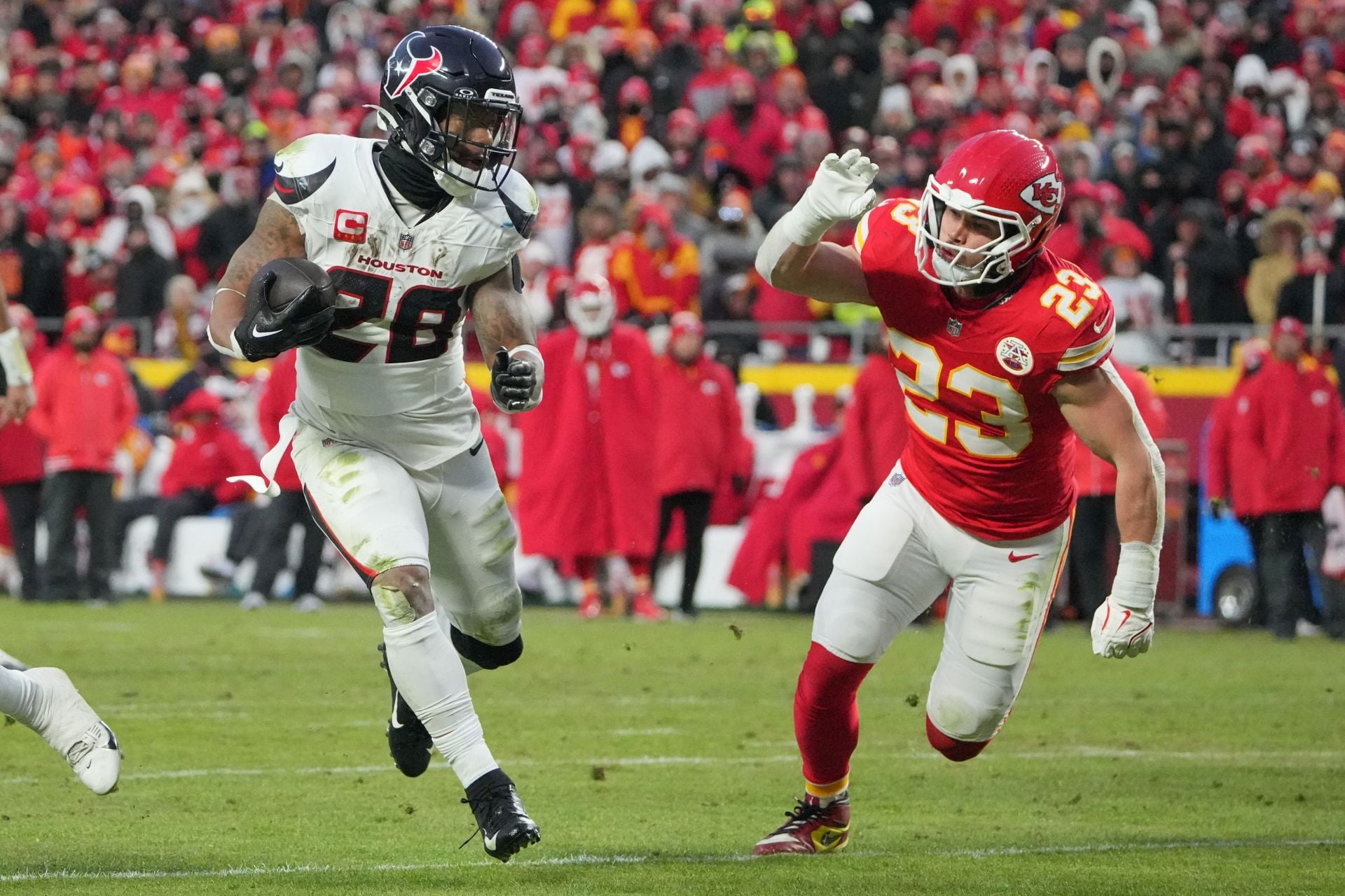 “Collecting running backs like Pokémon cards”: NFL fans mock Seahawks for signing 2x Pro Bowl RB