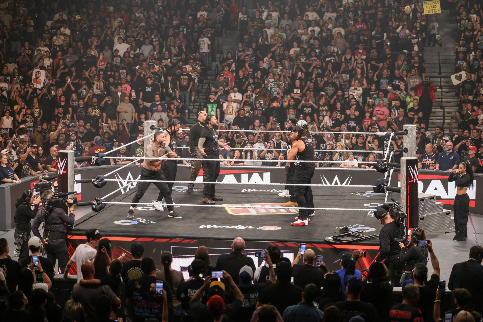 4 Things 946 Can Do on WWE RAW After Solo Sikoa Returned to The Bloodline