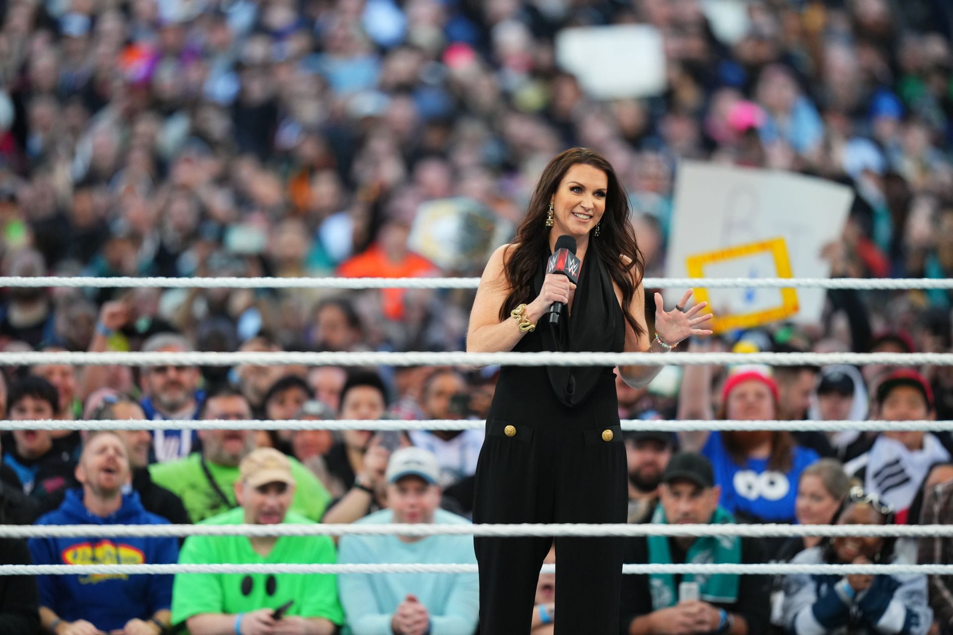 32-year-old WWE Superstar wants to wrestle Stephanie McMahon