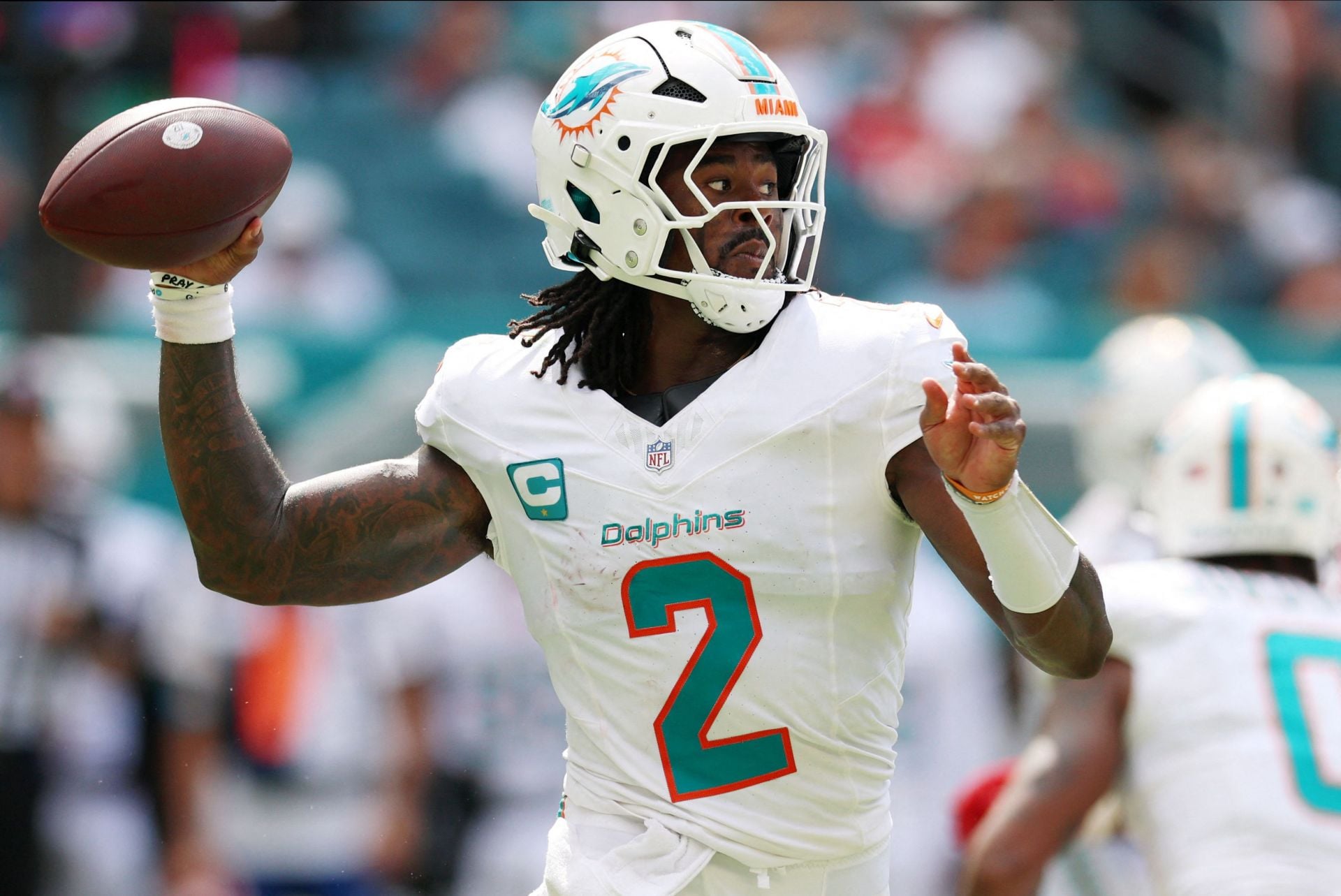 “Malik Willis scammed the Dolphins”: NFL fans rip Miami QB for having “more completions to the other team than his own” vs Bengals