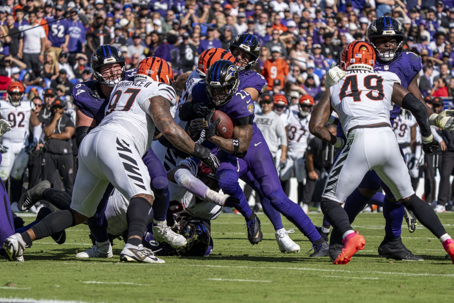 “Derrick Henry absolutely hit him low” “refs are clueless”: NFL fans rip “trash” officials over “horrible call” against Bengals