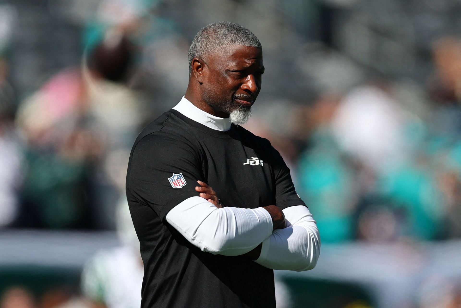 “Comedian might be your next gig”: “Worse than Jerod Mayo”: NFL fans rip Aaron Glenn for joking about Jets offense amid 28-25 loss to Dolphins