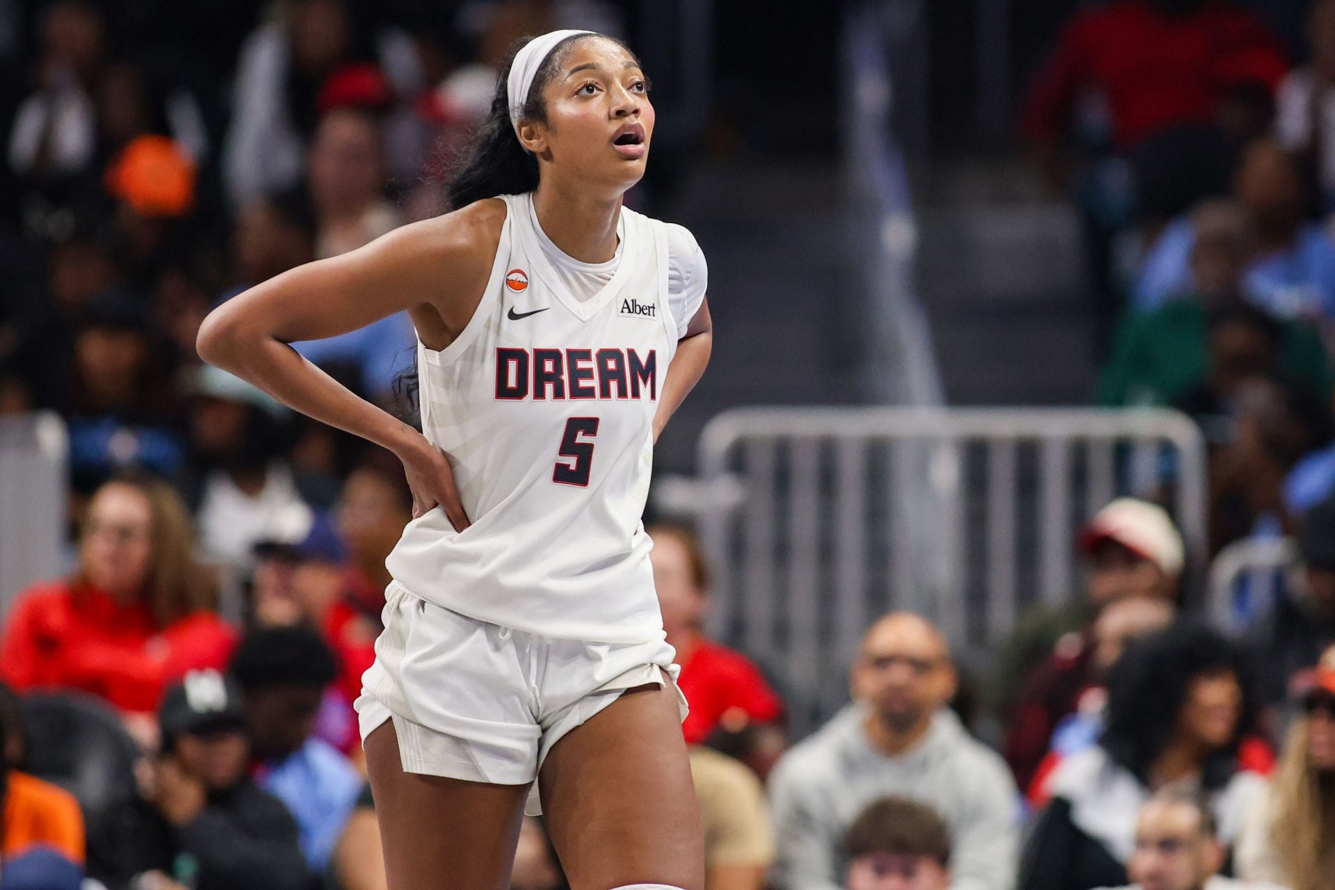 "She was so salty", "AR on her head" - WNBA Fans Go Wild As Angel Reese Hits Sabrina Ionescu With Mean Mug After Monster Block