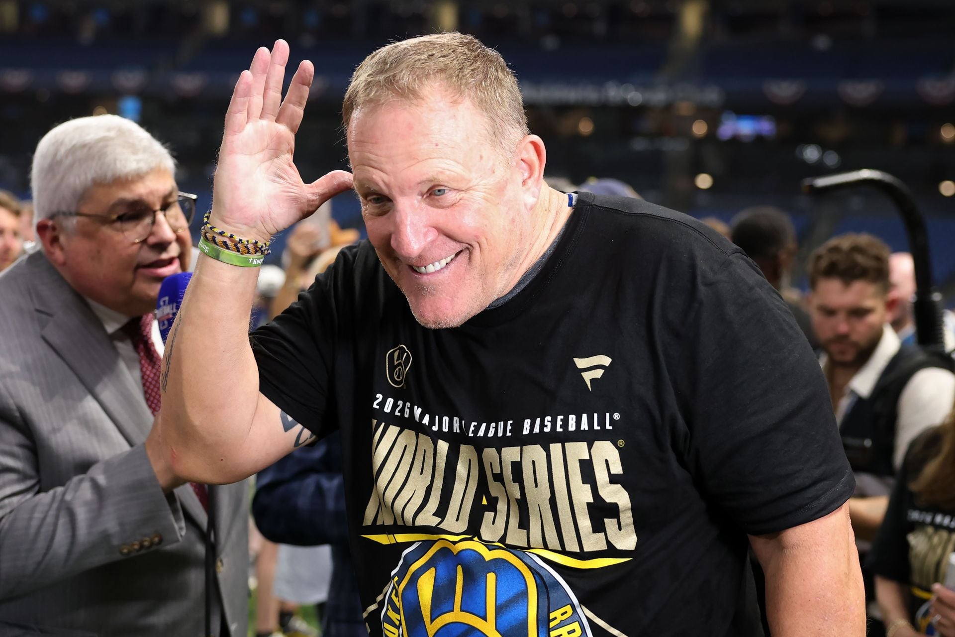 "Yankees are not respected anymore" - Fans react to Pat Murphy throwing shade at Bronx Bombers during Brewers' World Series celebration