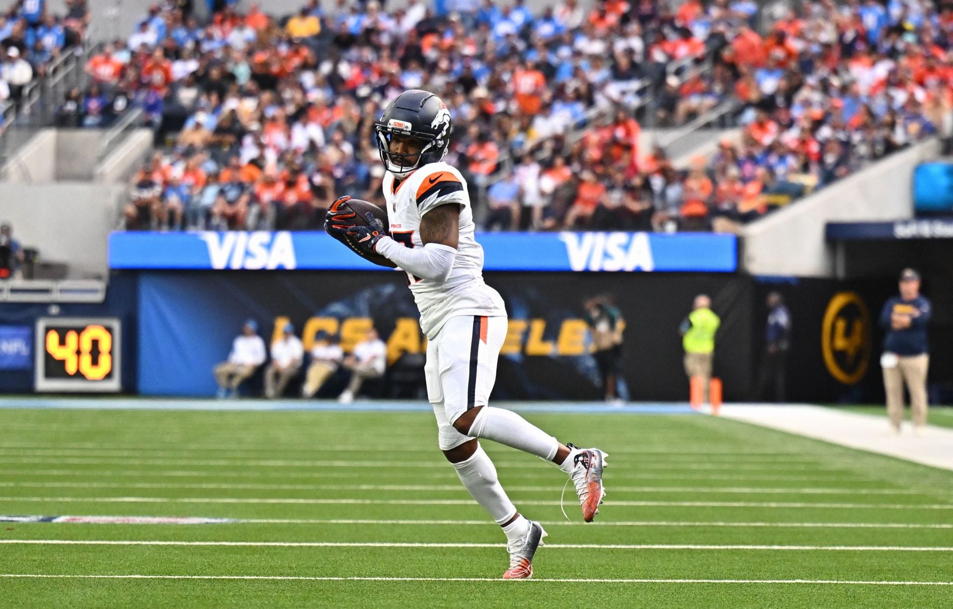 Denver Broncos wide receiver Jaylen Waddle catches a pass against the Los Angeles Chargers - Source: Imagn