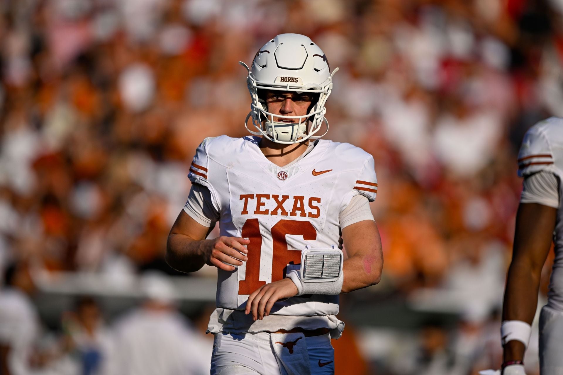  "They were better on offense with Quinn Ewers": Analyst sounds alarm for Arch Manning amid Texas' offensive struggles