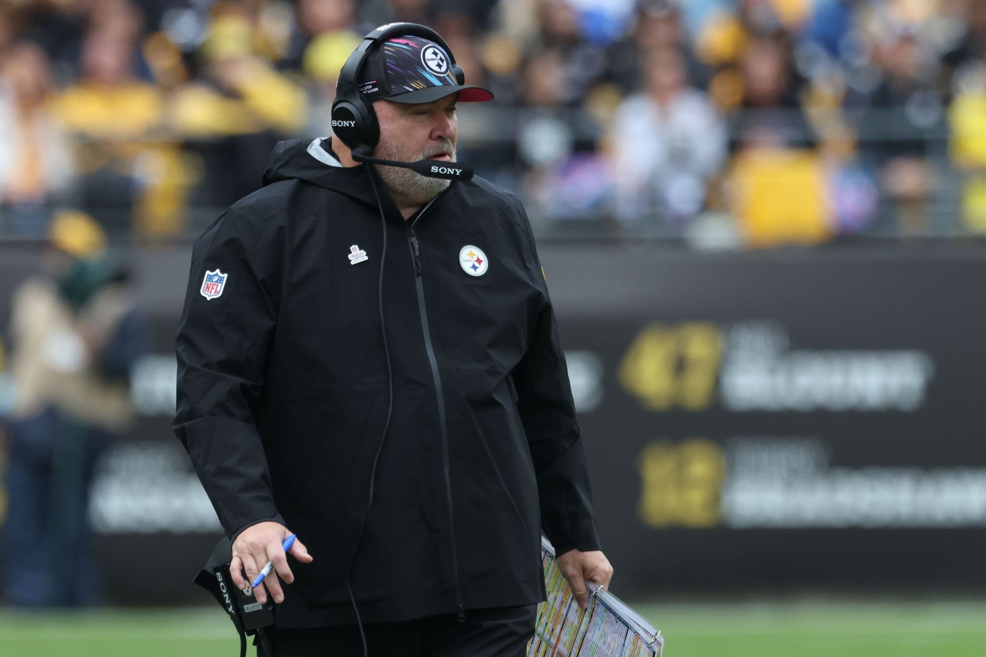 "Can they put a coach on IR?" "has been doubtful all year": NFL fans troll Mike McCarthy heading to blue tent with ankle issue in Steelers vs. Bucs