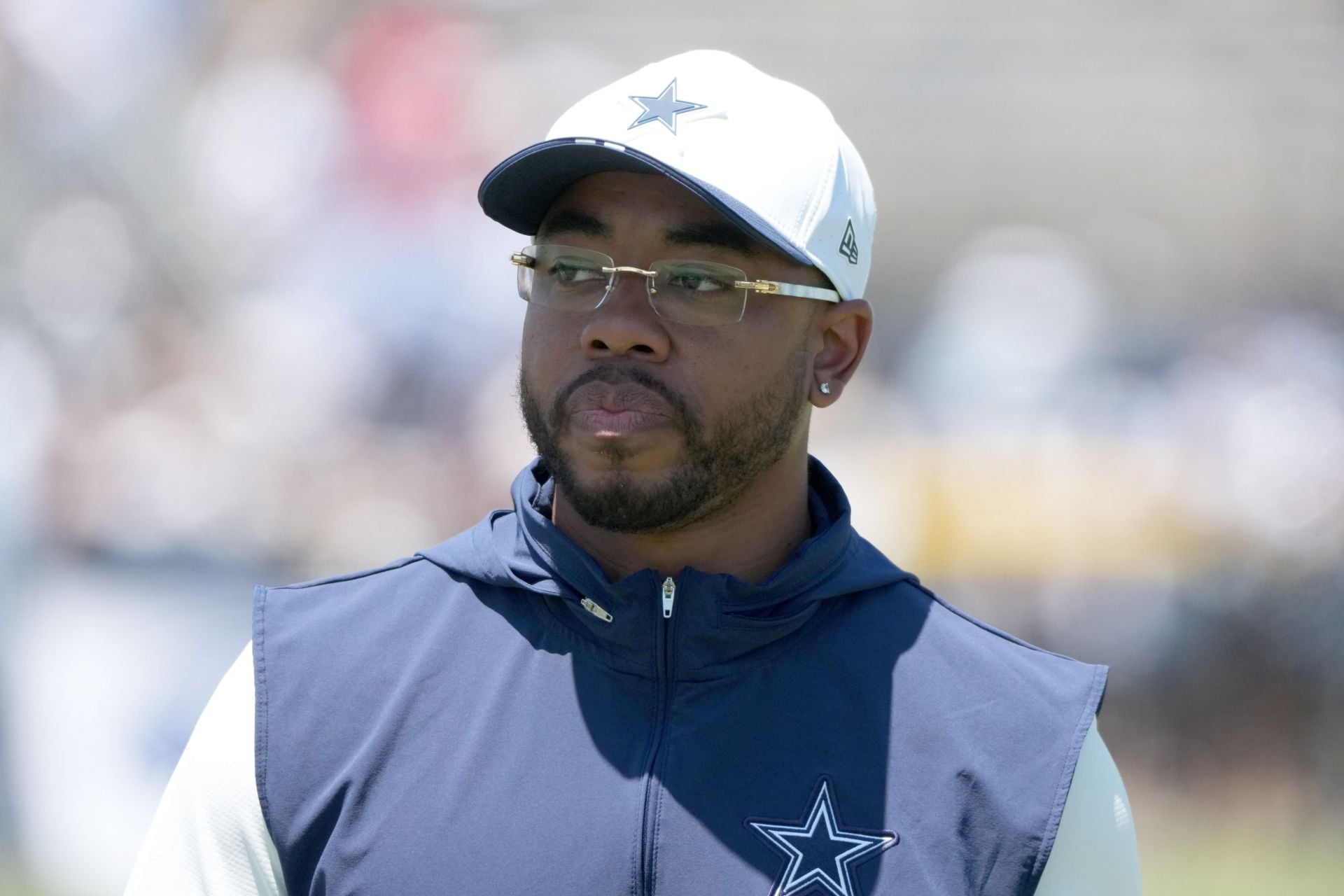 "He got earrings & Versace glasses on": Ex-Steelers DT wants Christian Parker fired after "pathetic" defensive outing in Cowboys vs. Bucs
