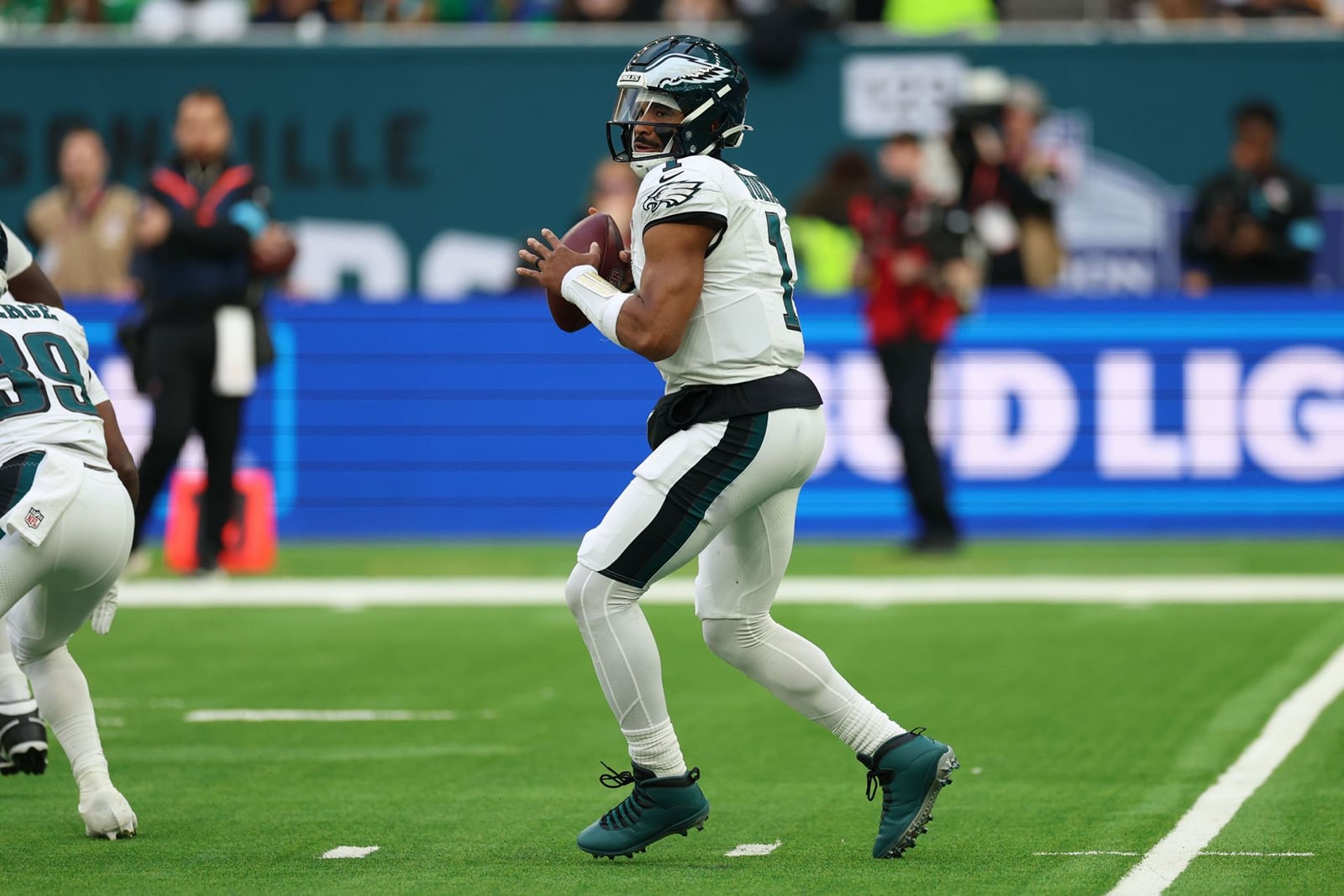 Jalen Hurts injury update: Sports doctor raises possible career-ending ...
