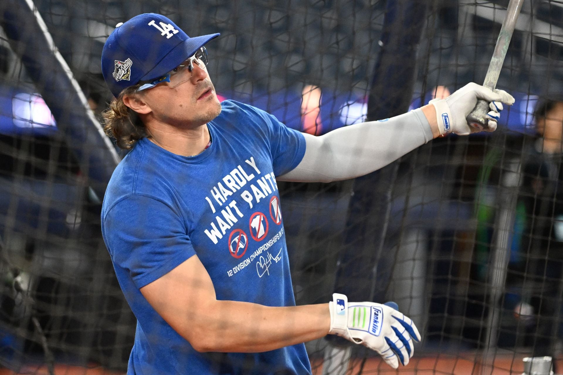 “My favorite fall tradition” – Kike Hernandez’s wife Mariana Vicente reacts to the Dodgers star’s milestone postseason feat in NLDS Game 3