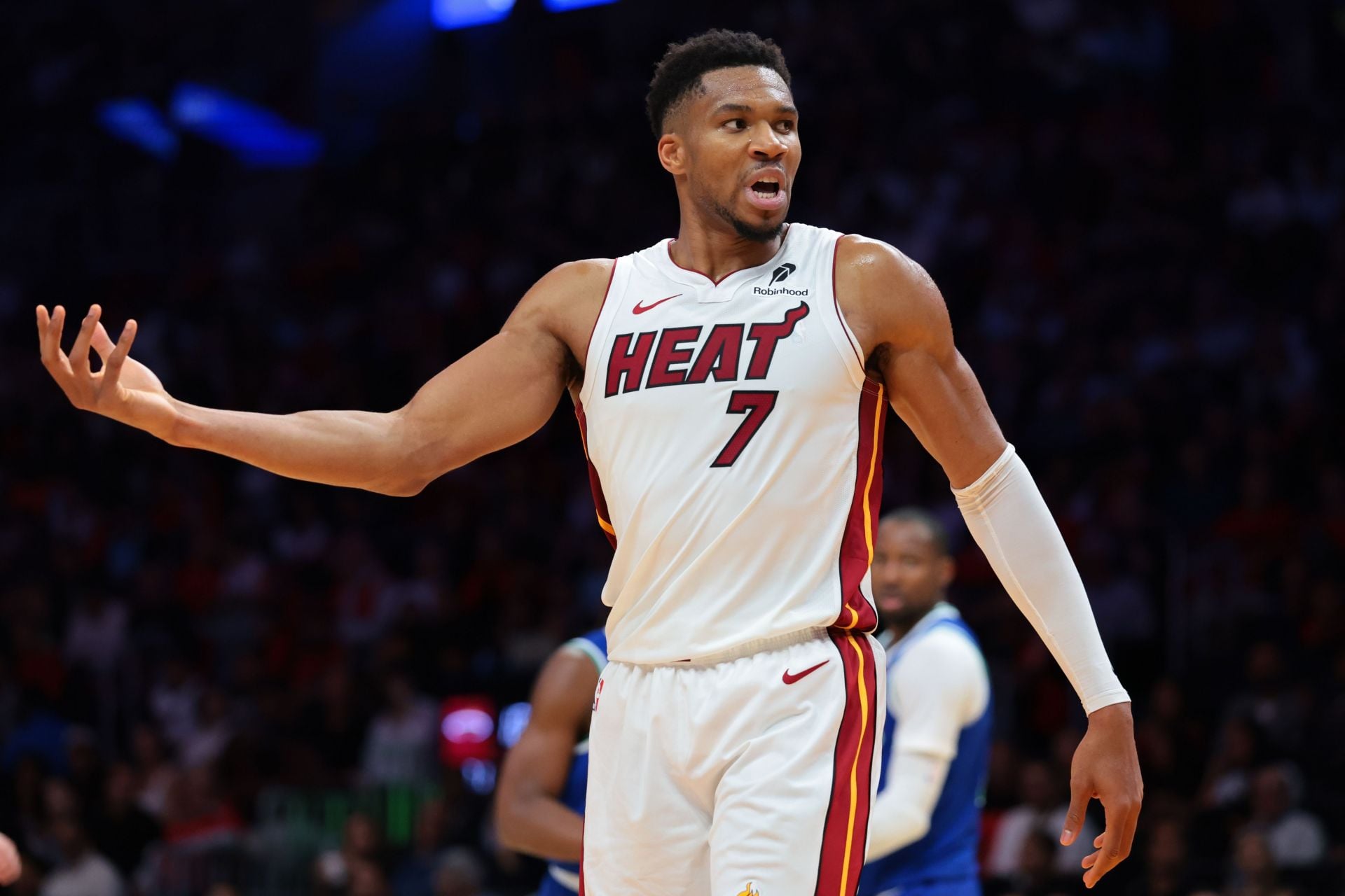 "I’m Still Not Sure What Exactly Giannis Antetokounmpo Saw in Miami": NBA World Reacts as 2x MVP Faces Brutal Blowout Loss in Heat Debut 