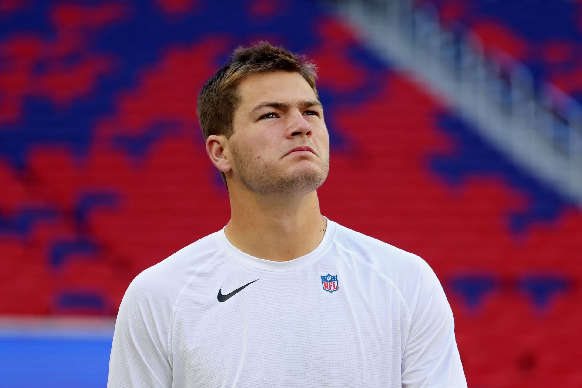"4 turnovers 0 touchdowns incoming" "Always has his head down. 0 confidence": NFL fans mock Drake Maye arriving at Bills new stadium