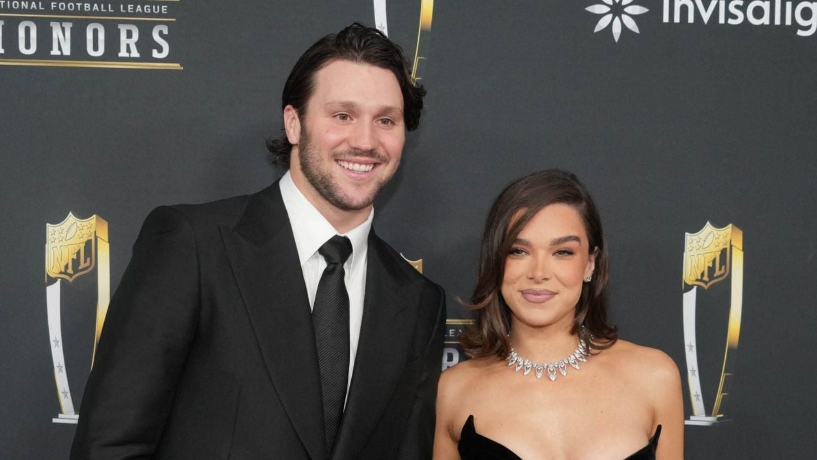 Hailee Steinfeld gets “a little stitious” over Josh Allen’s hot 3-0 start 4 days after opening up about caring for baby single-handedly