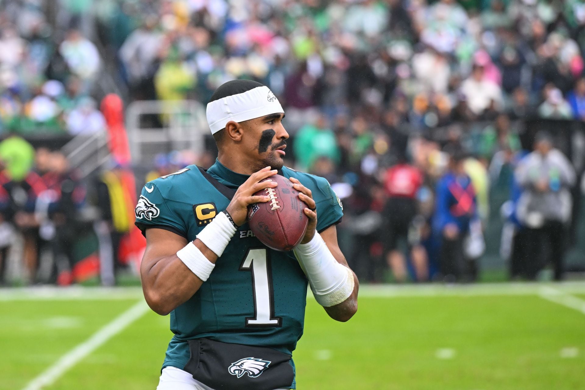 "Jeffrey Lurie and the Eagles' medical staff should be ashamed!": NFL fans react as Jalen Hurts' blood clots reach lungs